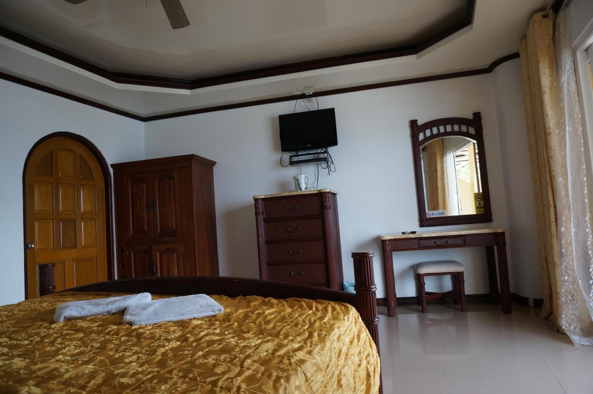 Suite with Pool View