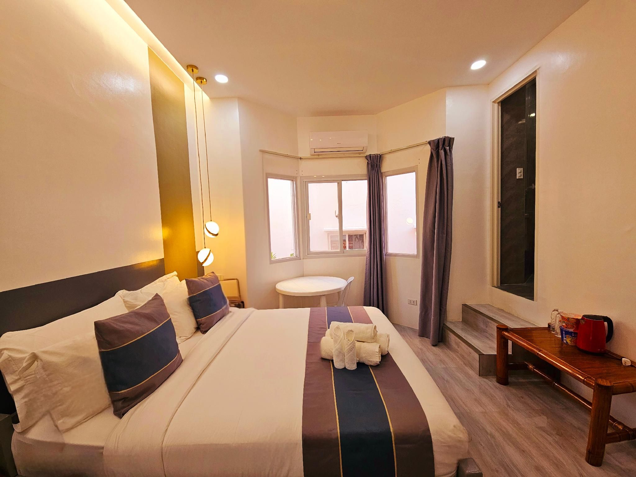 Standard - Queen Room