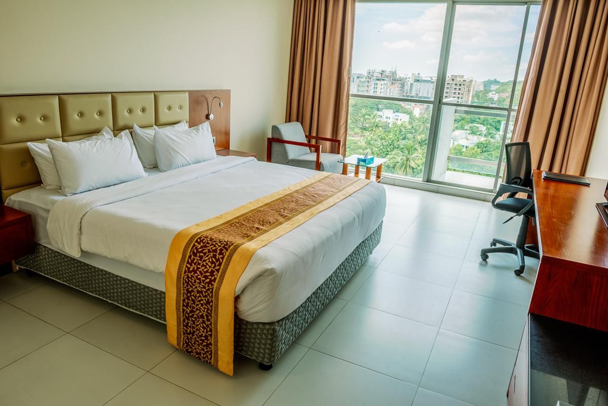 Deluxe Room with Sea View and Balcony