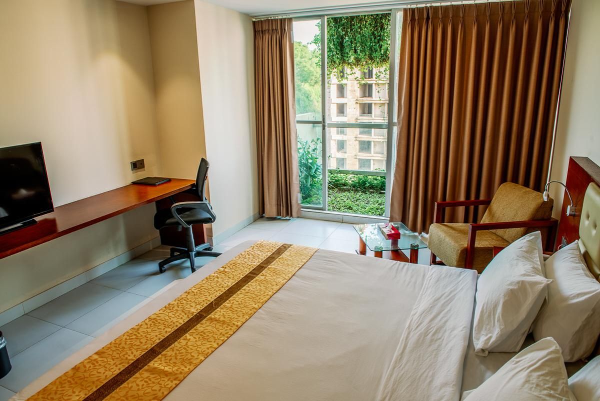 Deluxe King Room with Bathtub