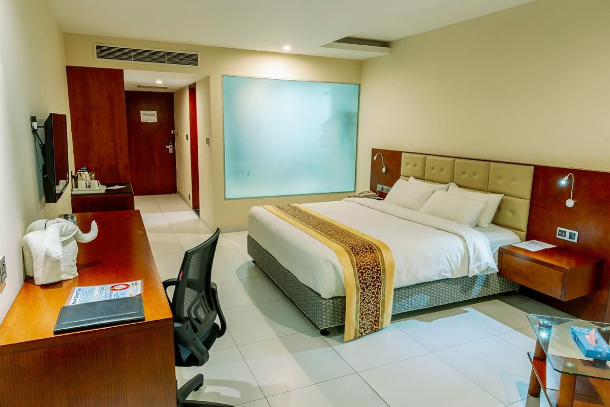 Deluxe King Room with Bathtub
