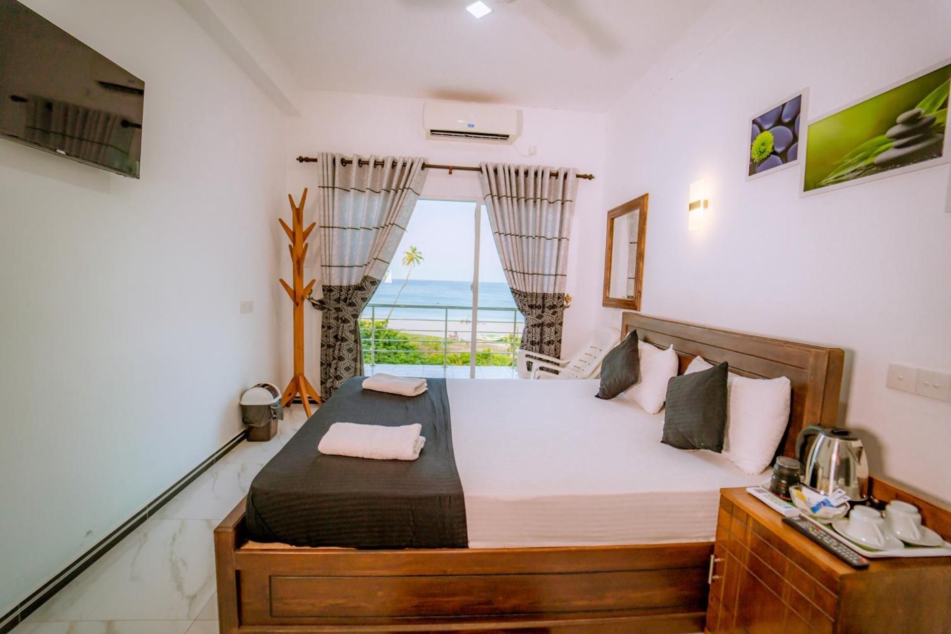 Deluxe Double Room with Balcony and Sea View