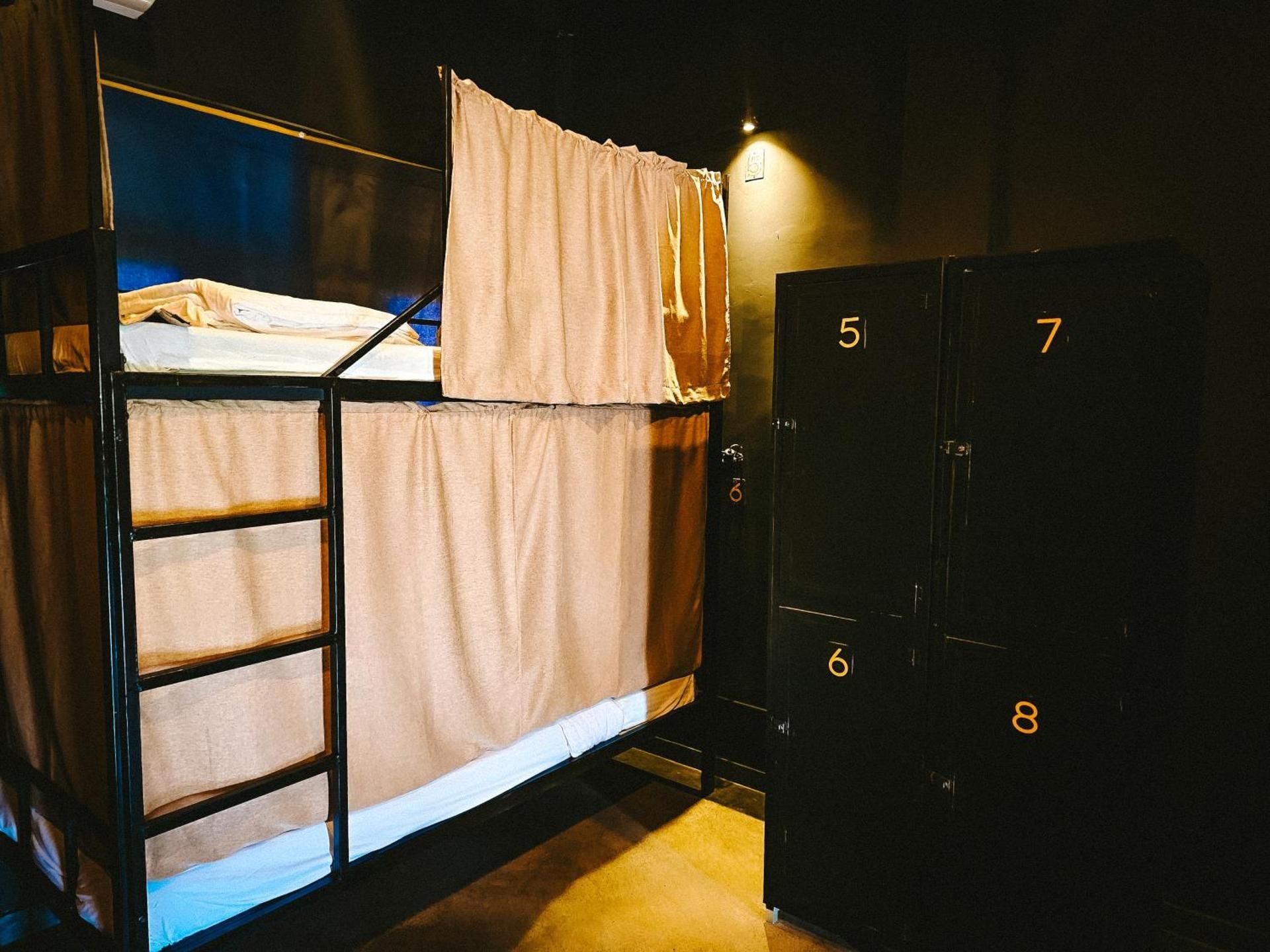Bed in 8-Bed Mixed Dormitory Room