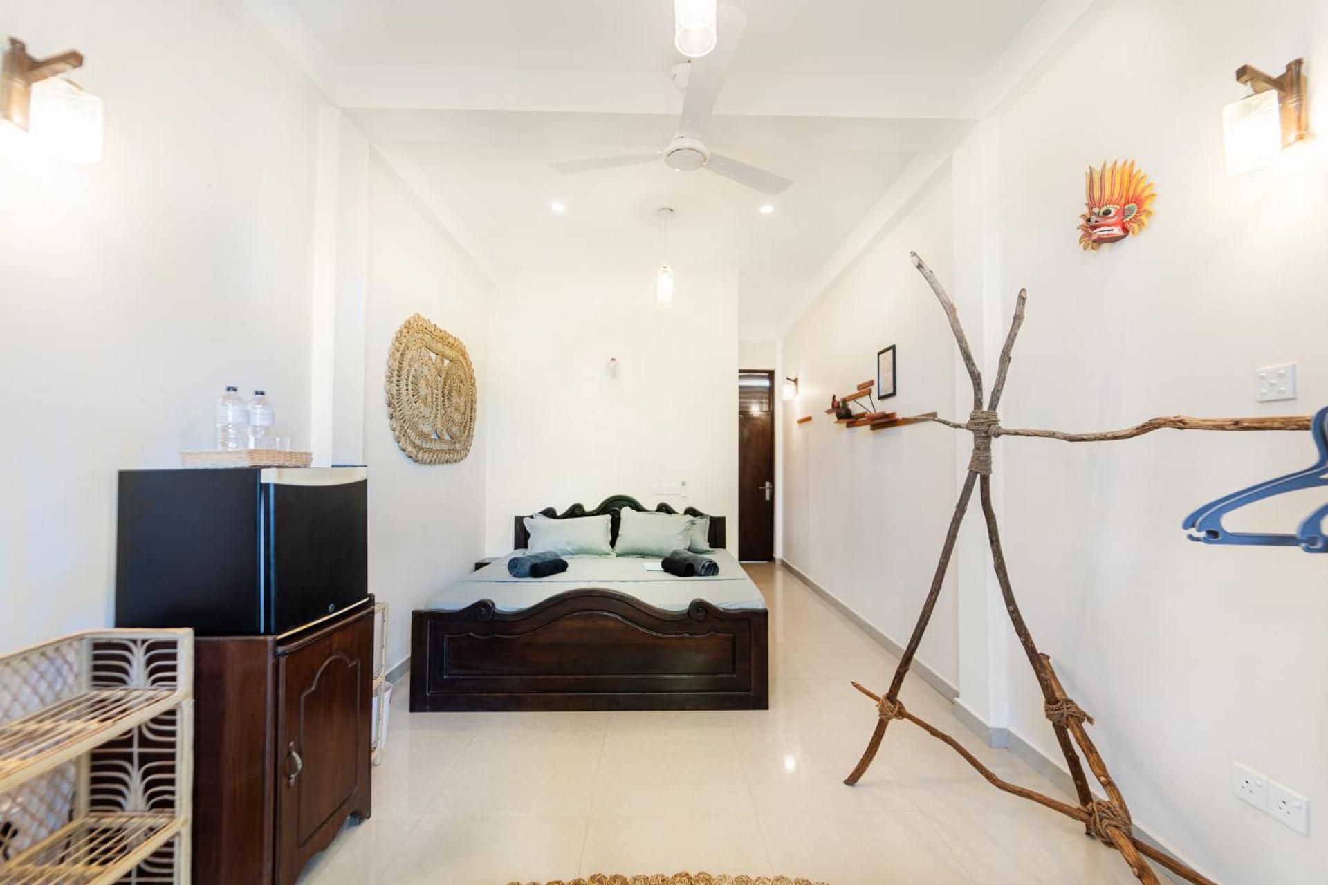 Deluxe Double Room with Side Sea View