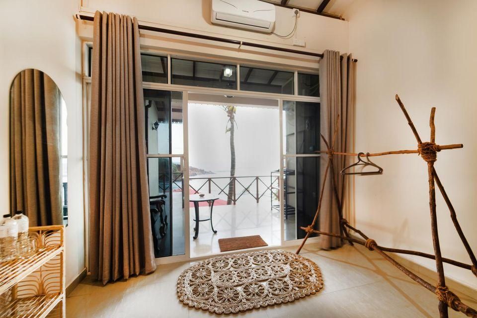 Standard Double Room with Partial Sea View