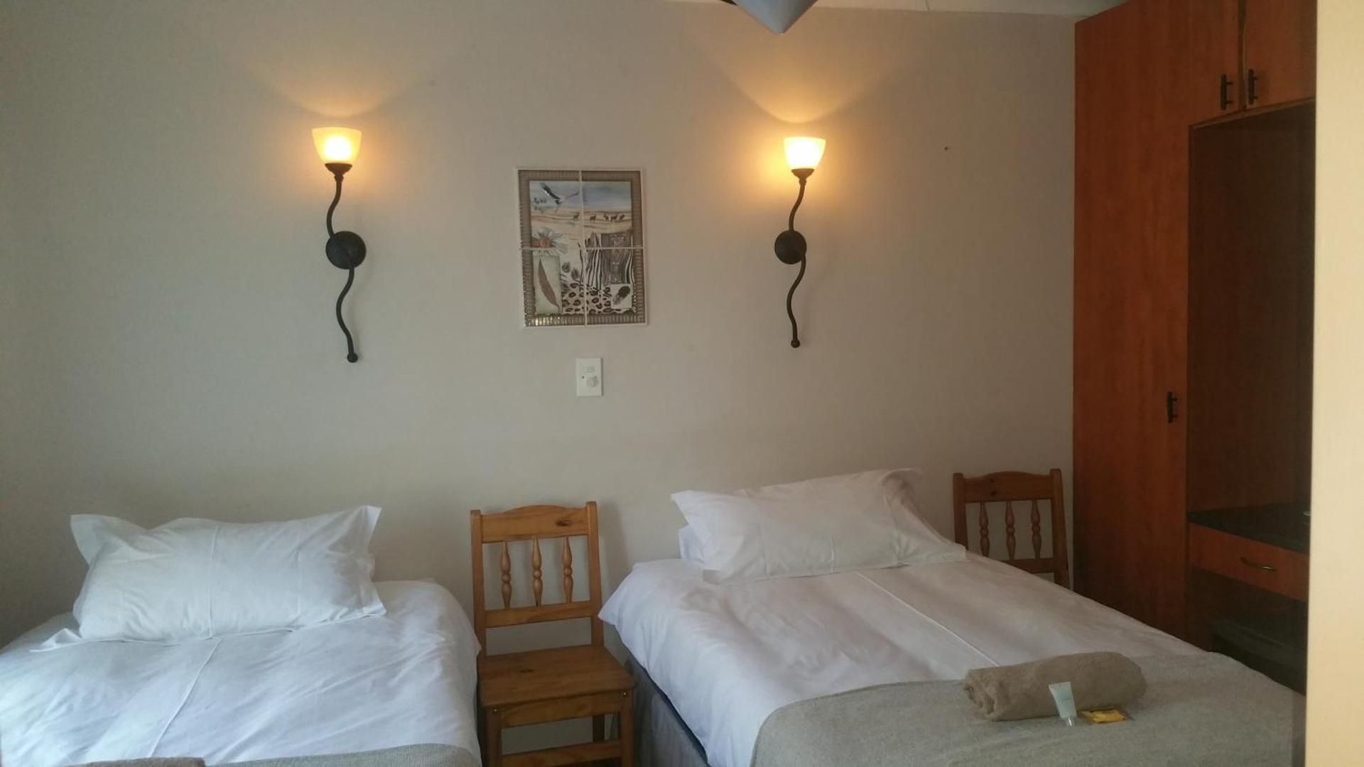 Twin Room with Private Bathroom