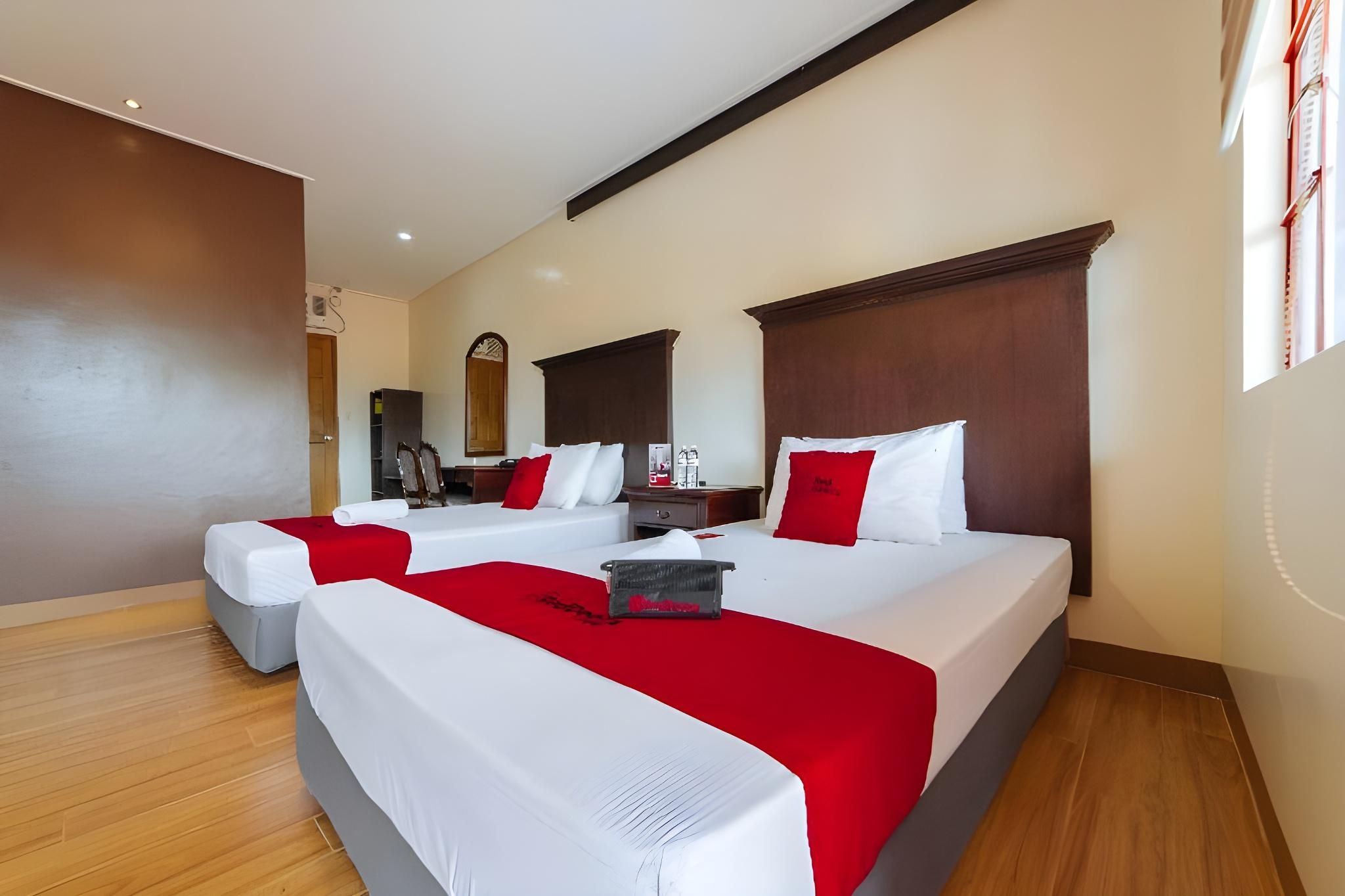 RedDoorz Plus @ Starhomes Olivianville Standard Twin Room