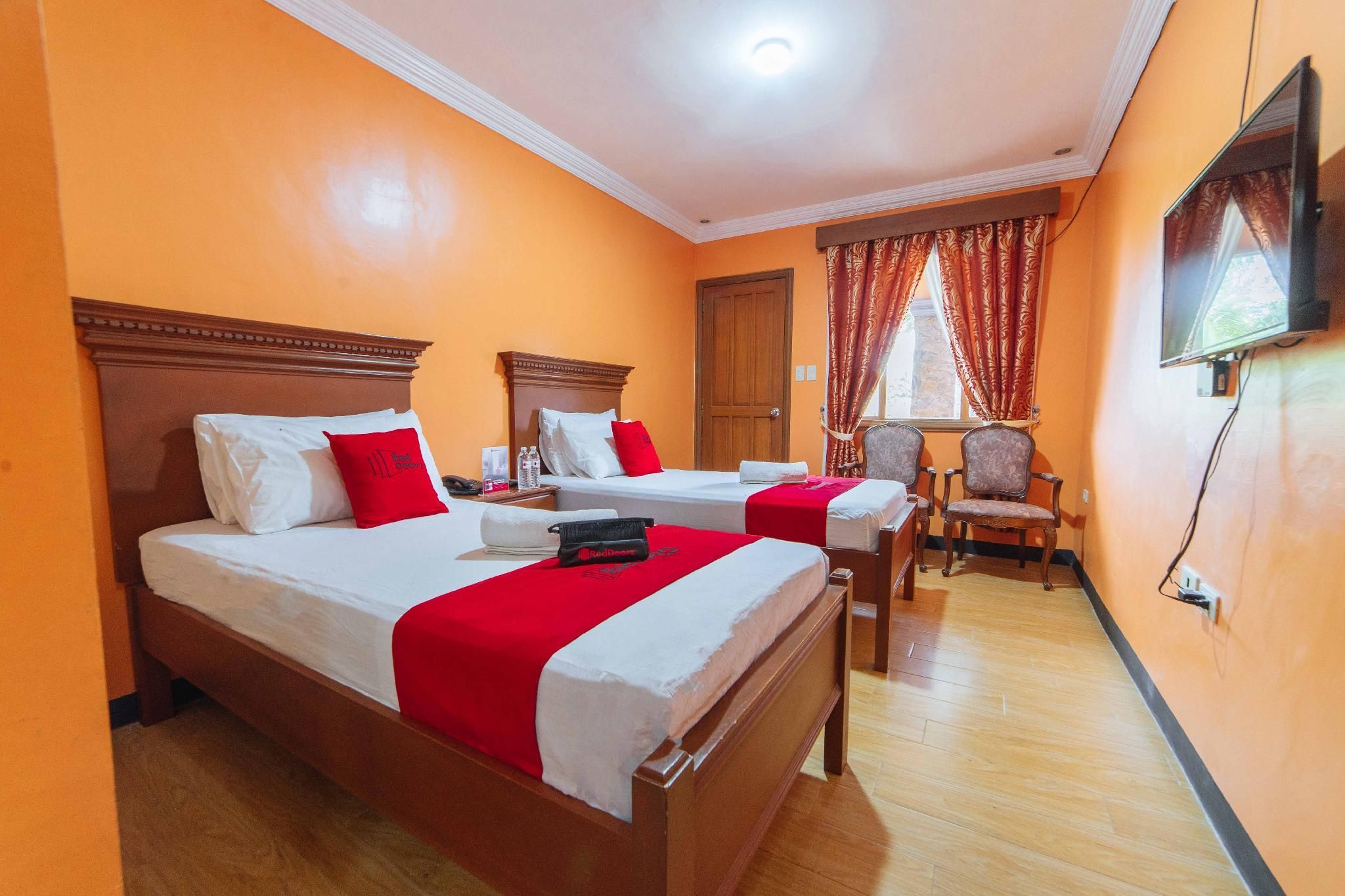 RedDoorz Plus @ Starhomes Olivianville Standard Twin Room 2