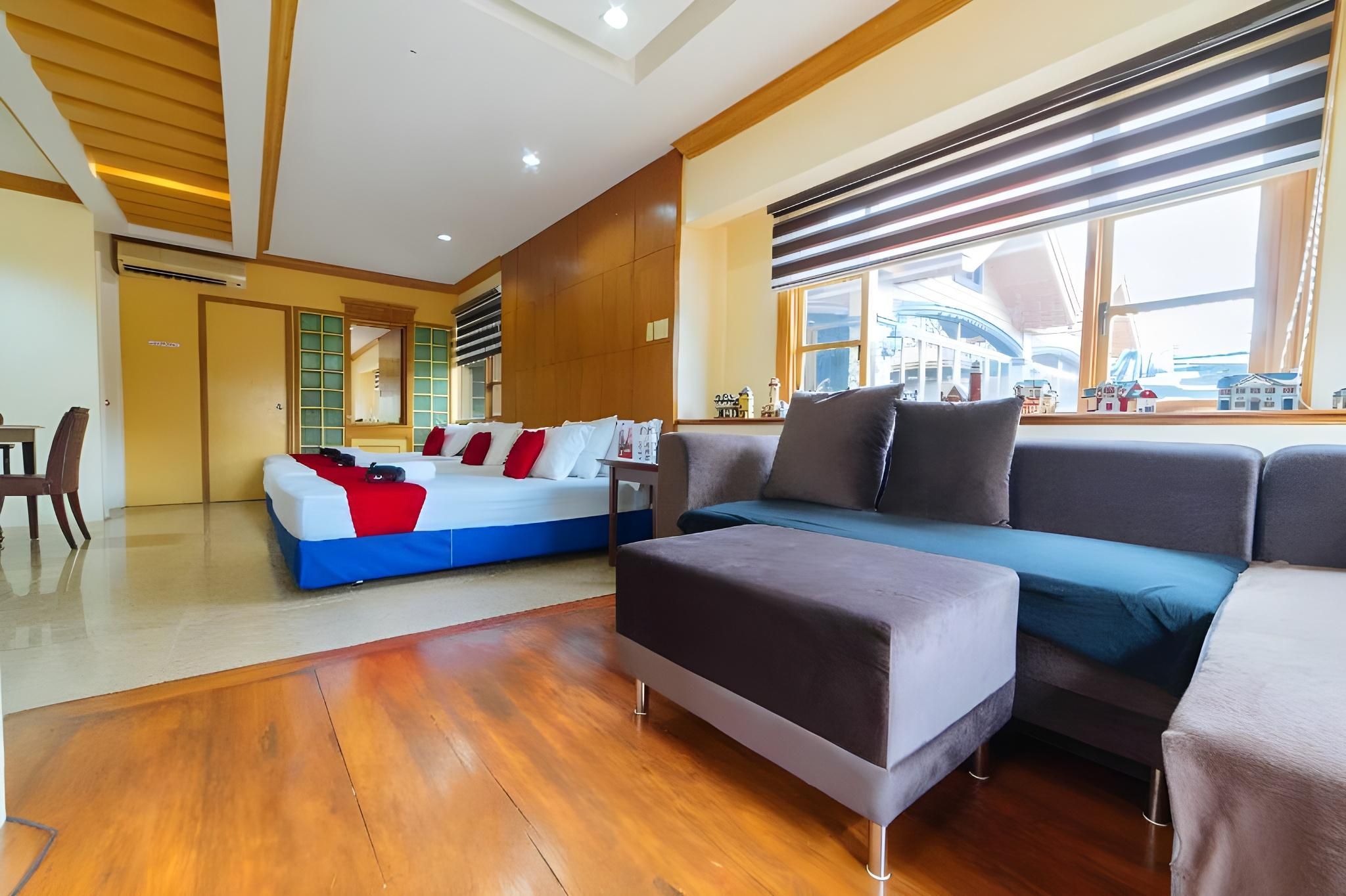 RedDoorz Plus @ Starhomes Olivianville Deluxe Room