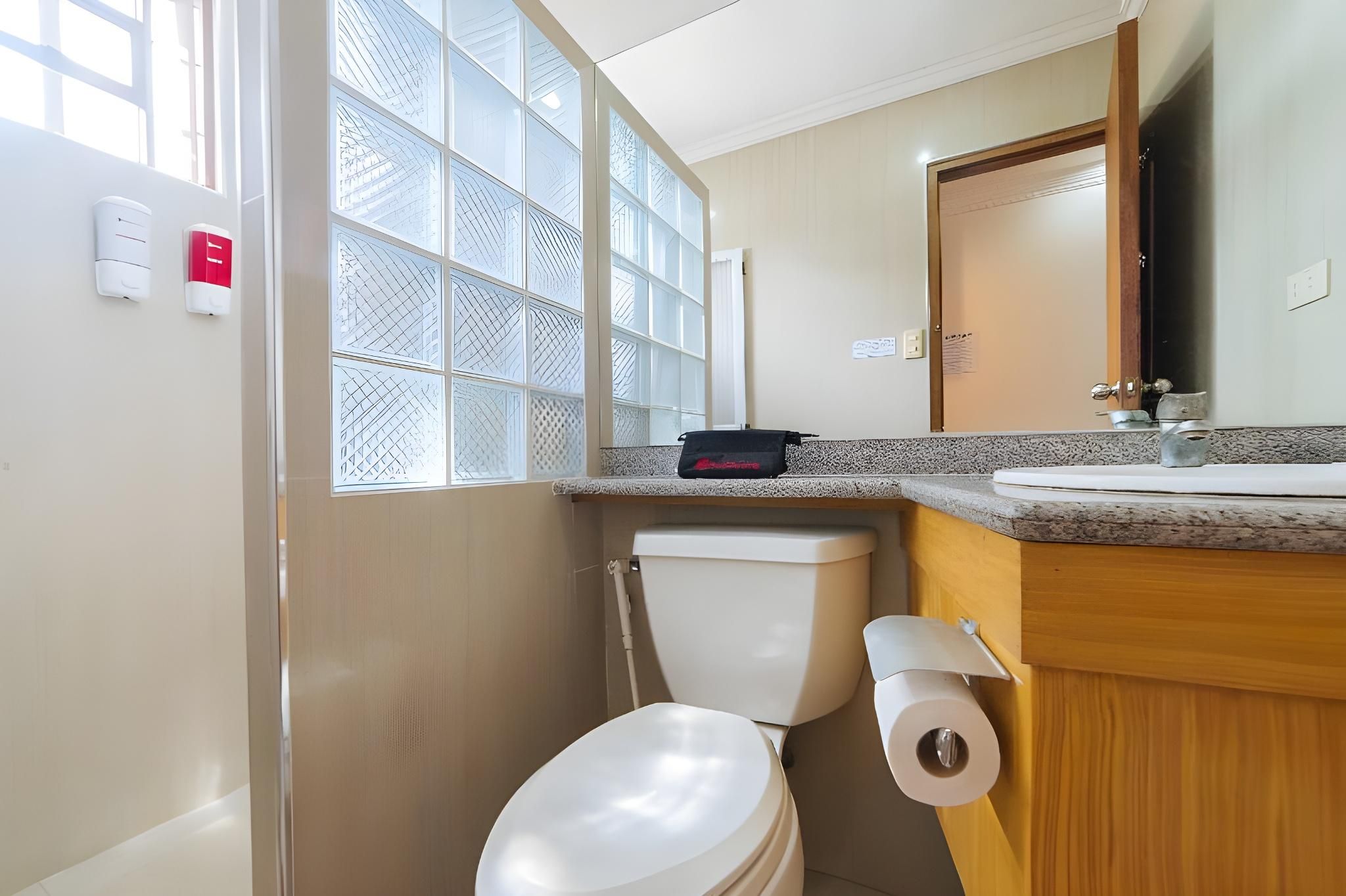 RedDoorz Plus @ Starhomes Olivianville Standard Double Room 3