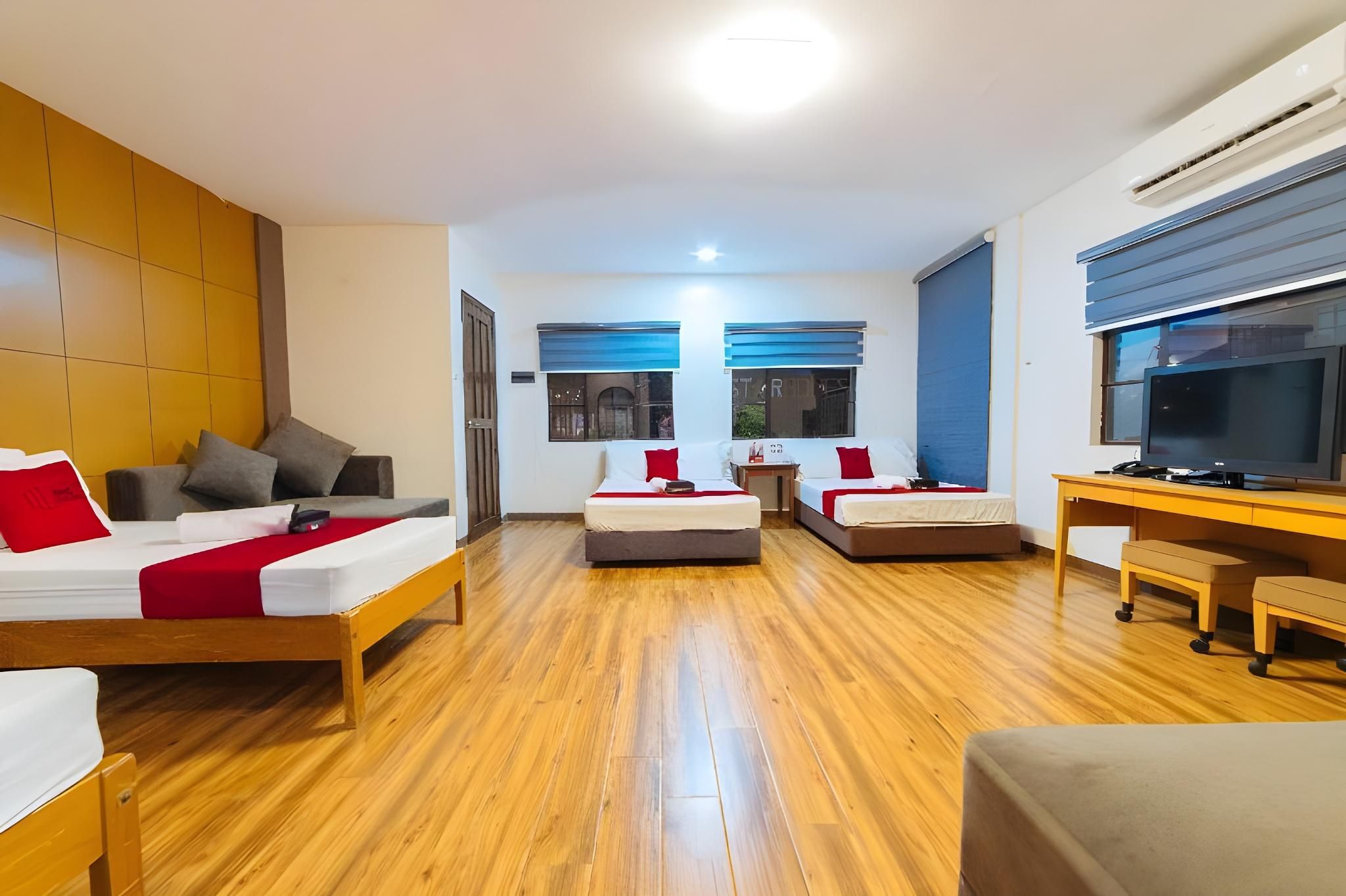 RedDoorz Plus @ Starhomes Olivianville Deluxe Room 2