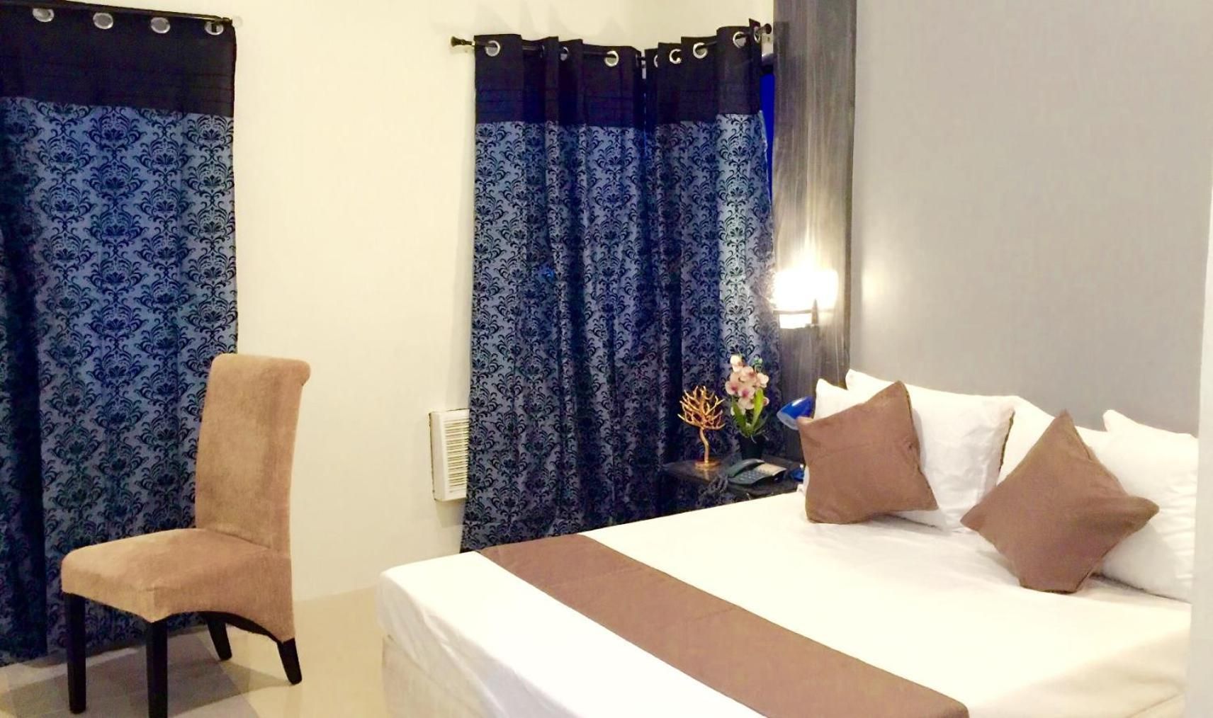 Triple - 1 Queen 1 Single