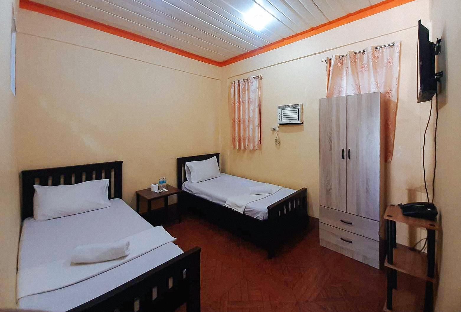 RedDoorz @ Johsons Pension House Butuan City Twin Room