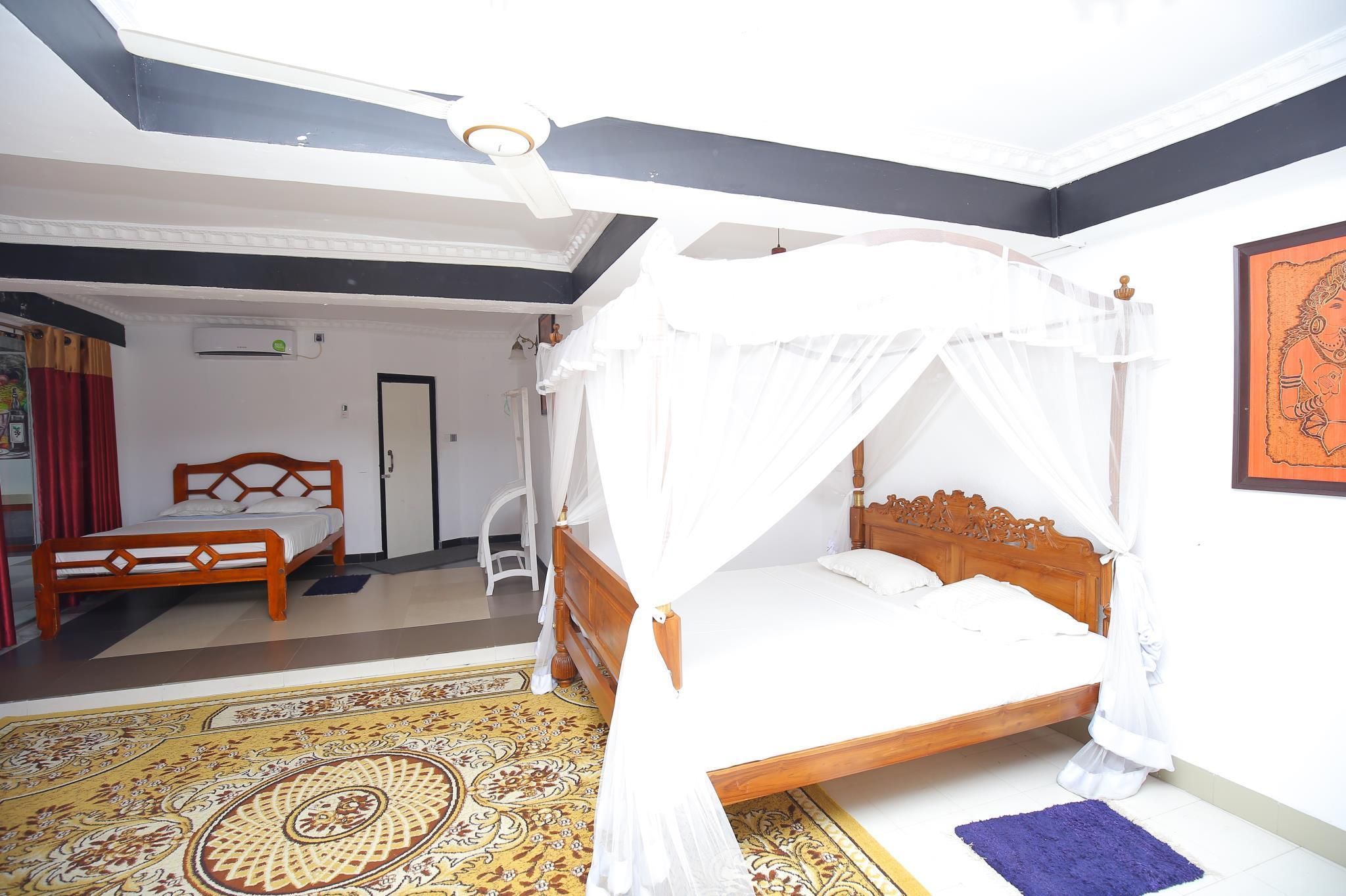 Super Deluxe Family Room