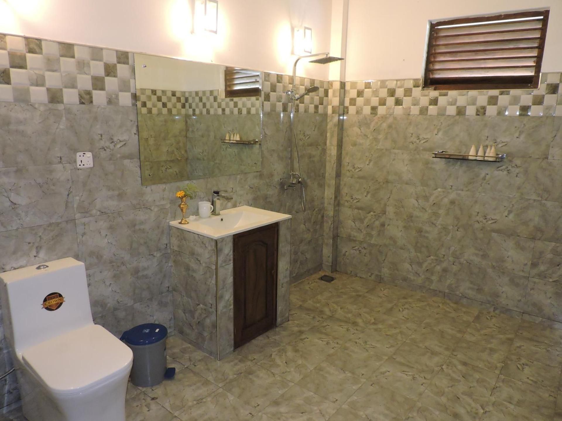 Apartment with Mountain View