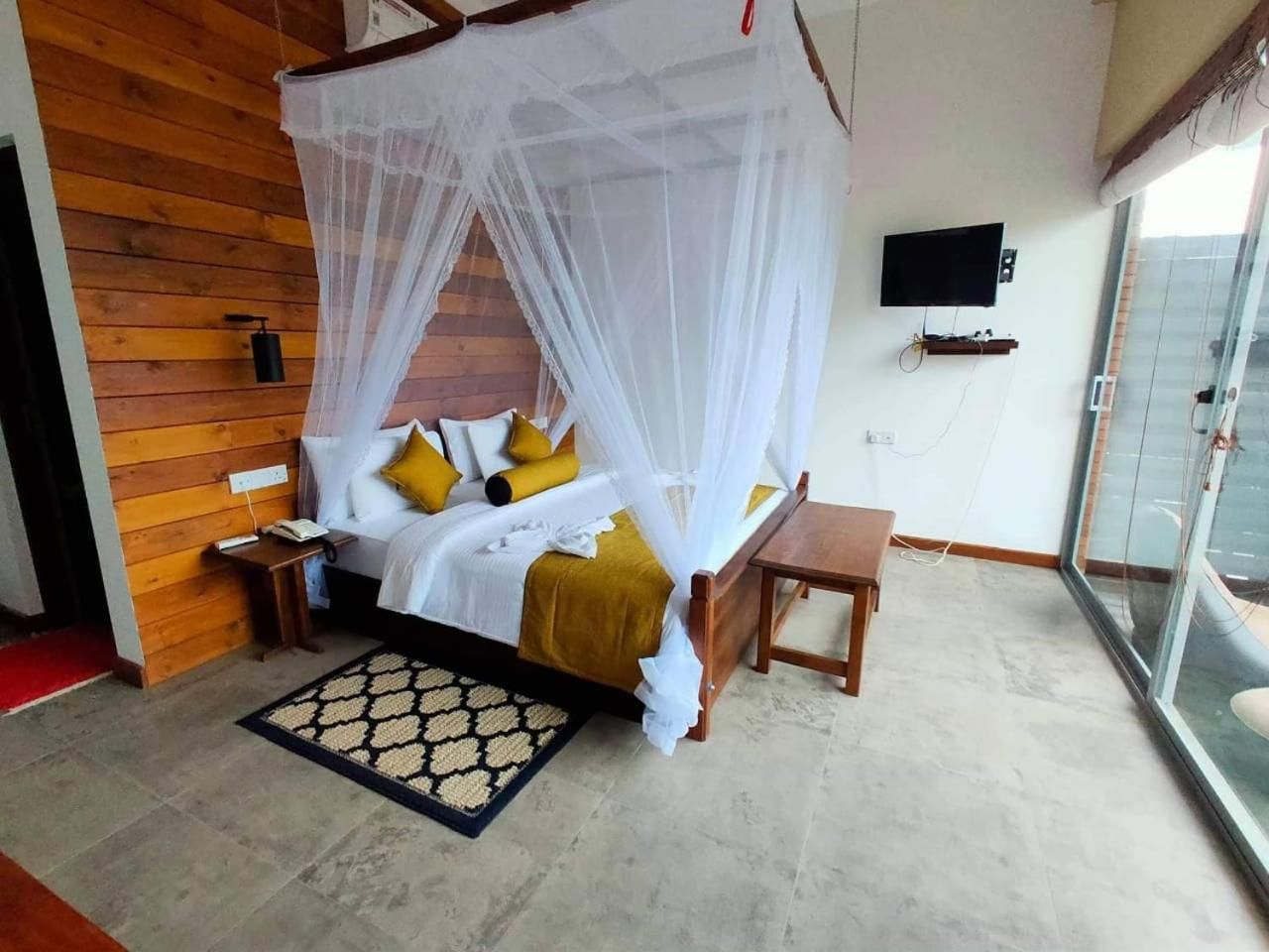 Deluxe Double Room with Balcony - Early Check-in & Late Check-out (on Availability)