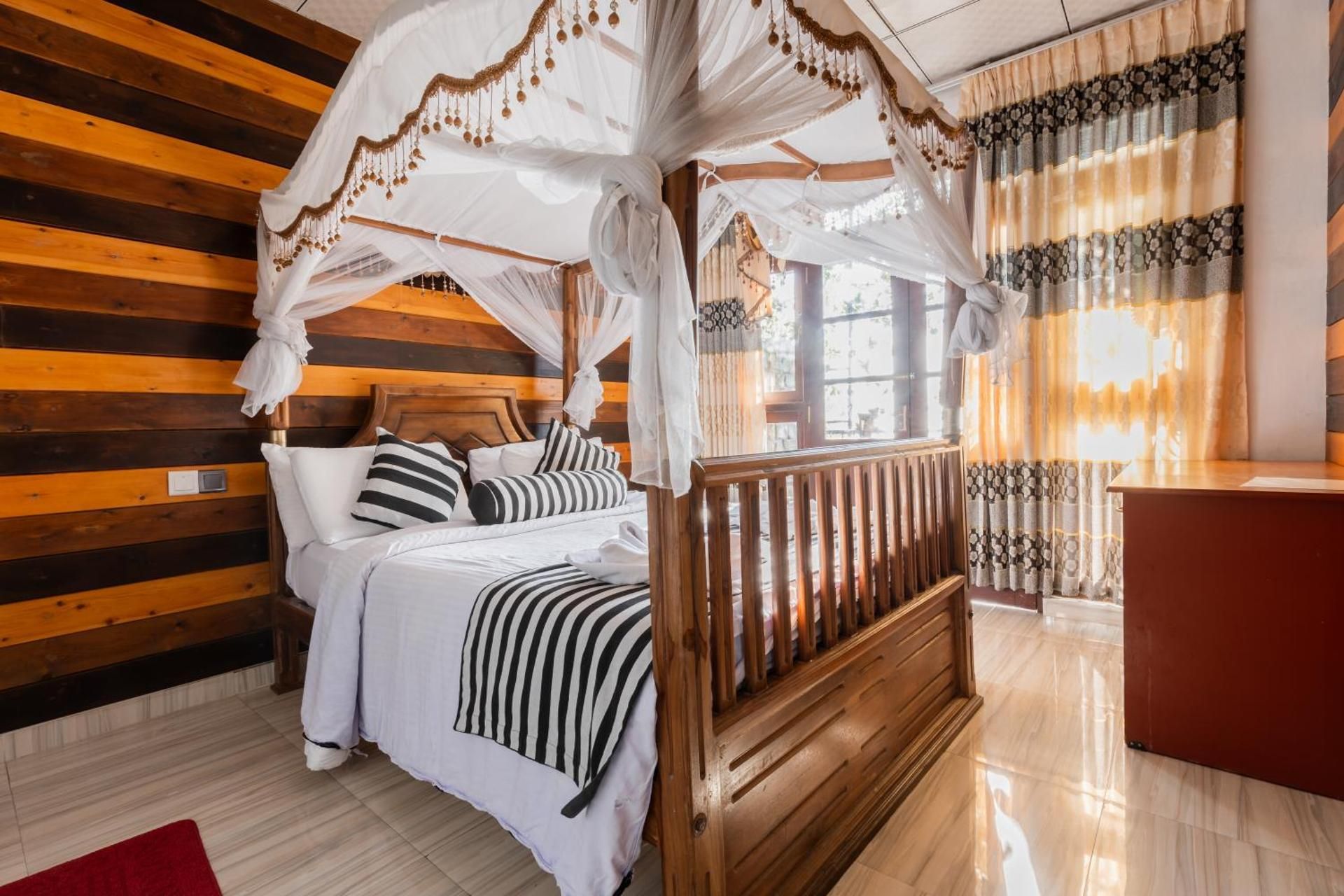 Standard Double Room with Mountain View