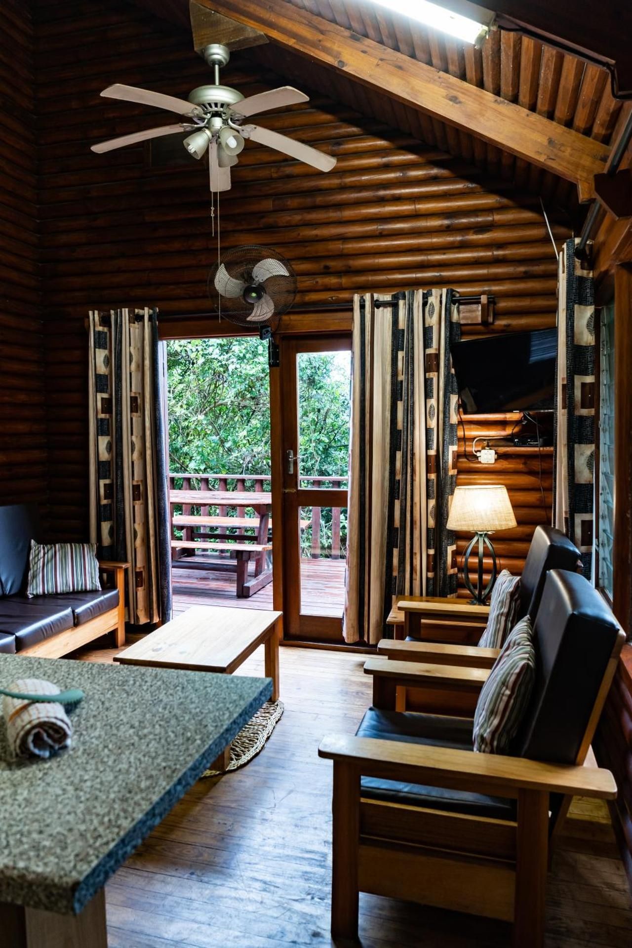 Three-Bedroom Bi-Loft Chalet (6 Adults)