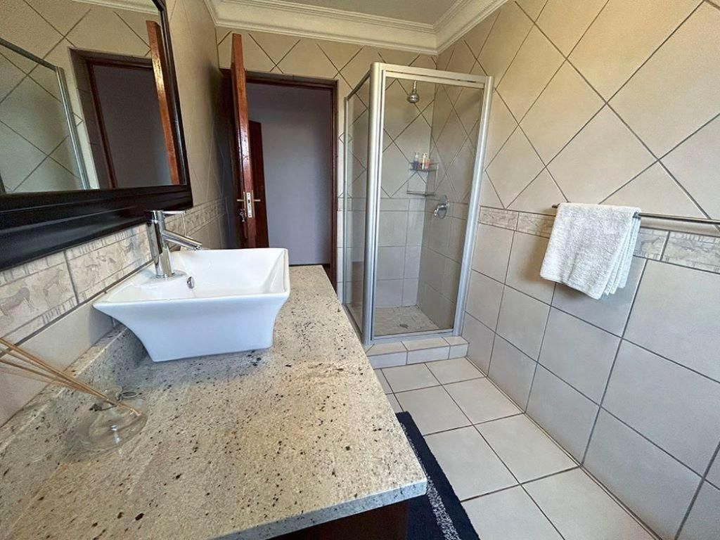 Comfort Queen Room