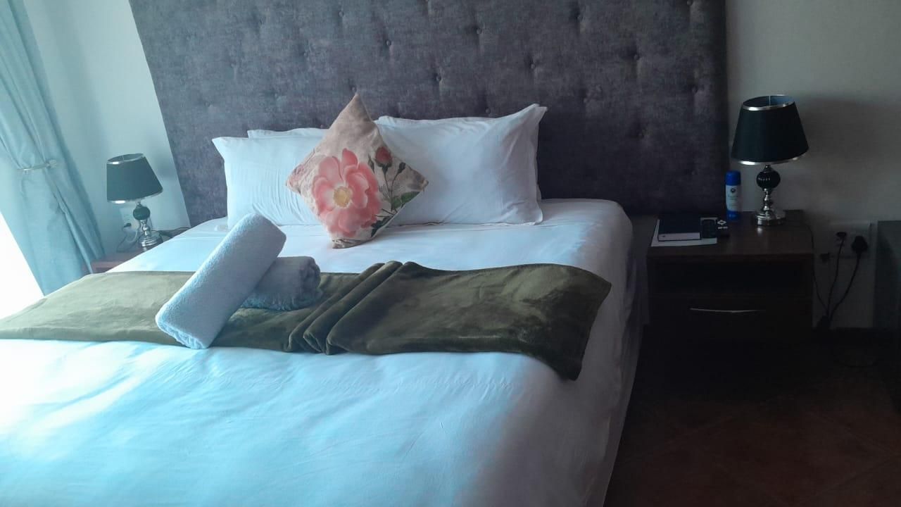 Deluxe - 1 King Bed, Smoking