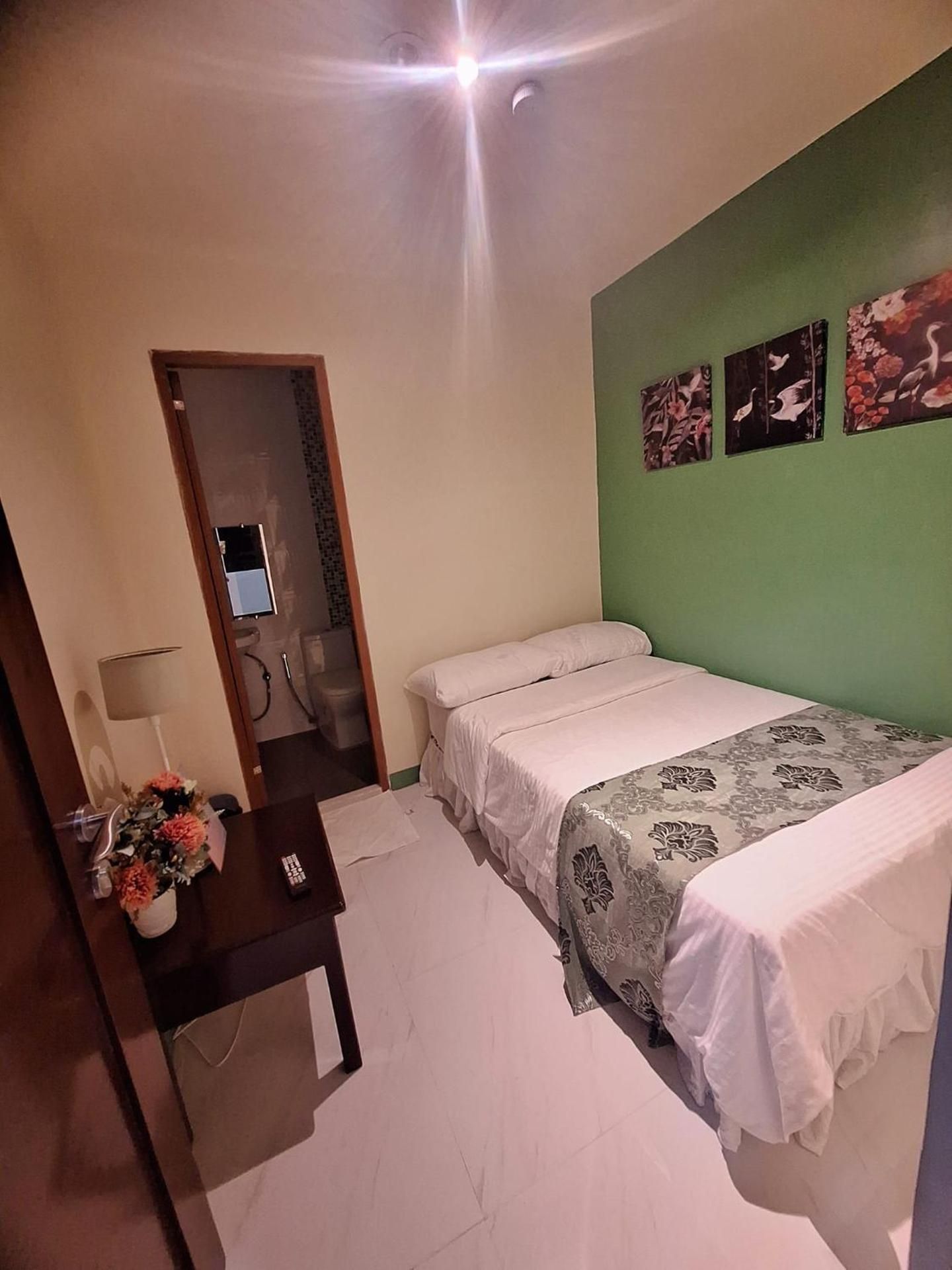 Irabella Travellers Inn Twin or Double Room