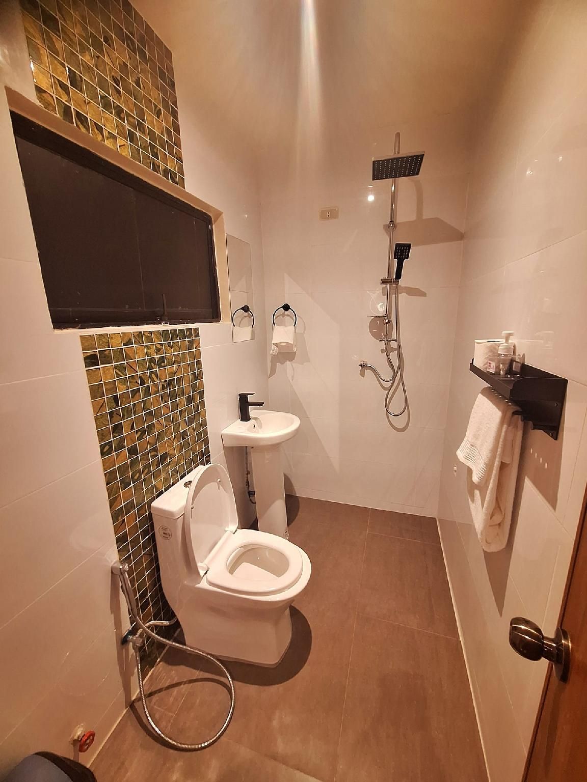 Irabella Travellers Inn Twin or Double Room 2