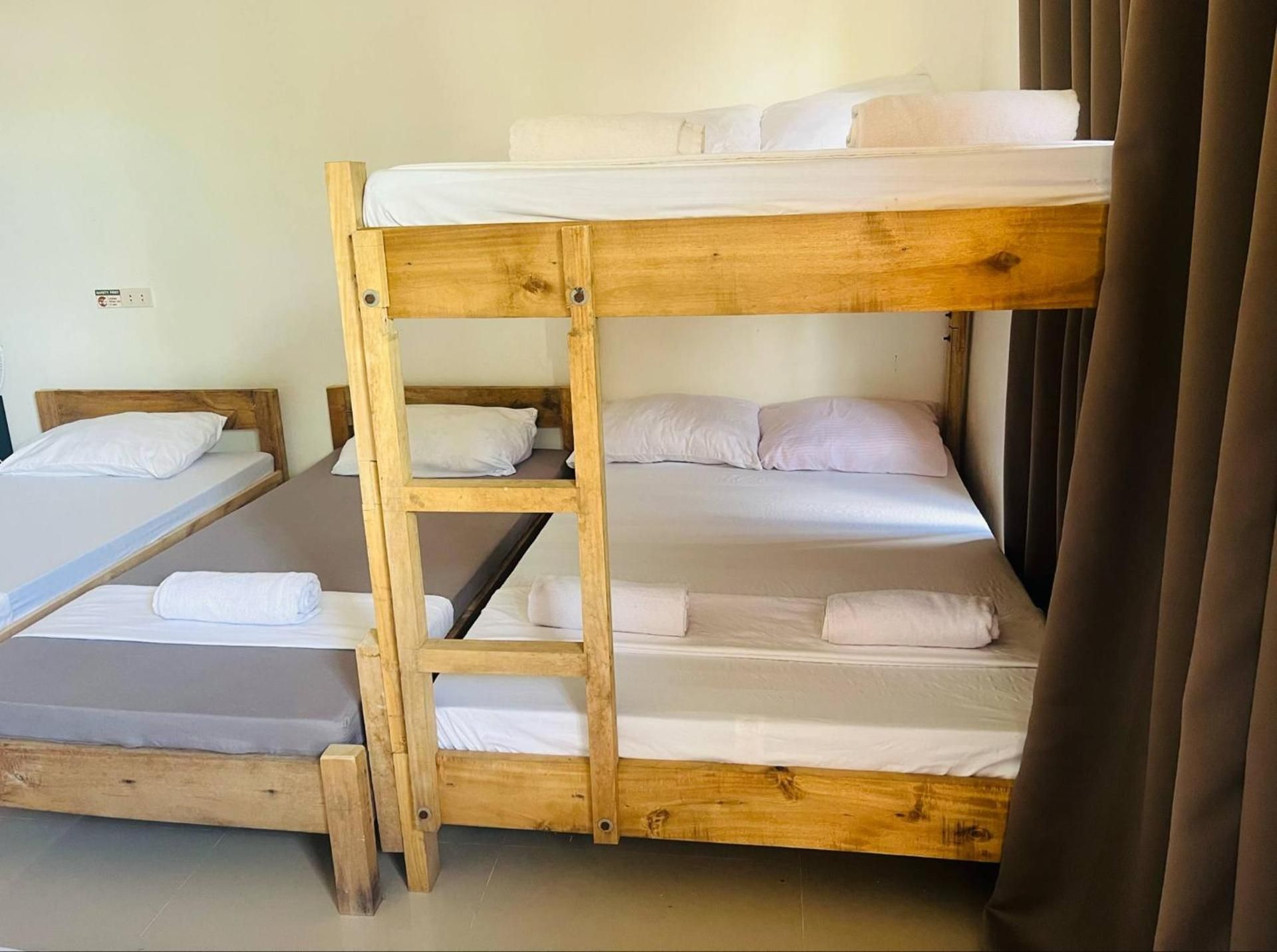 Sapayag Backpacker's Inn FAMILY ROOM 2