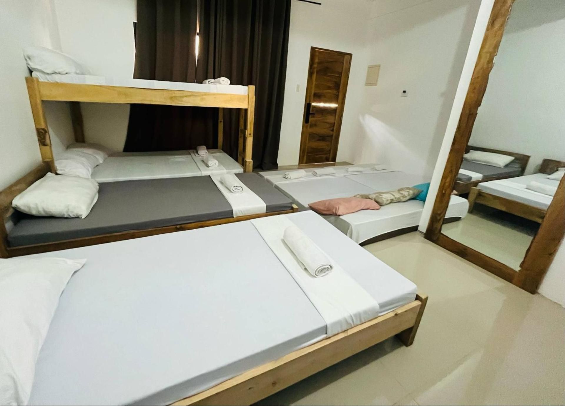 Sapayag Backpacker's Inn FAMILY ROOM