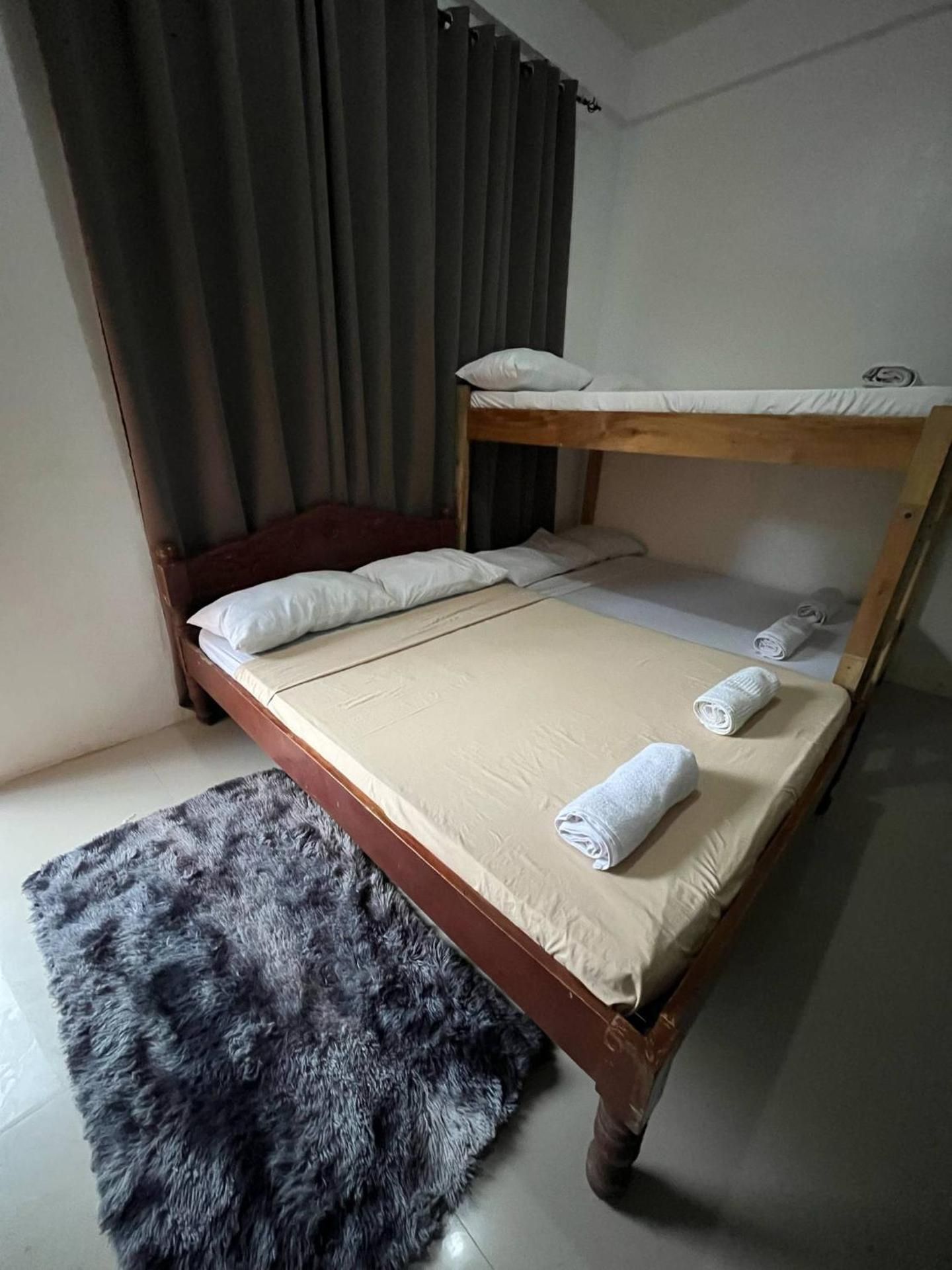 Sapayag Backpacker's Inn Deluxe Family Room 2