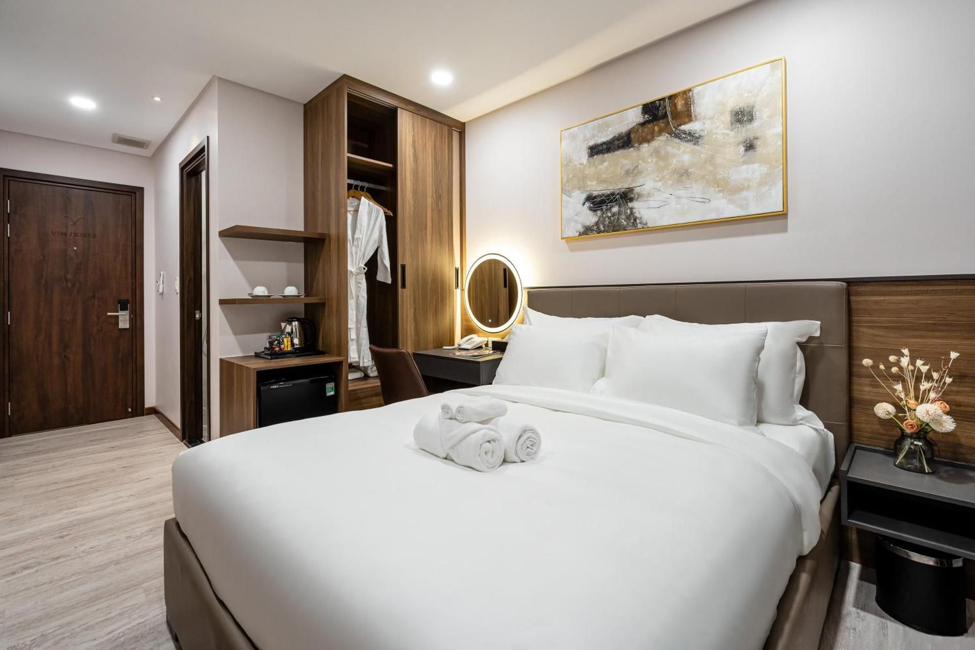 Superior - 1 Queen Bed