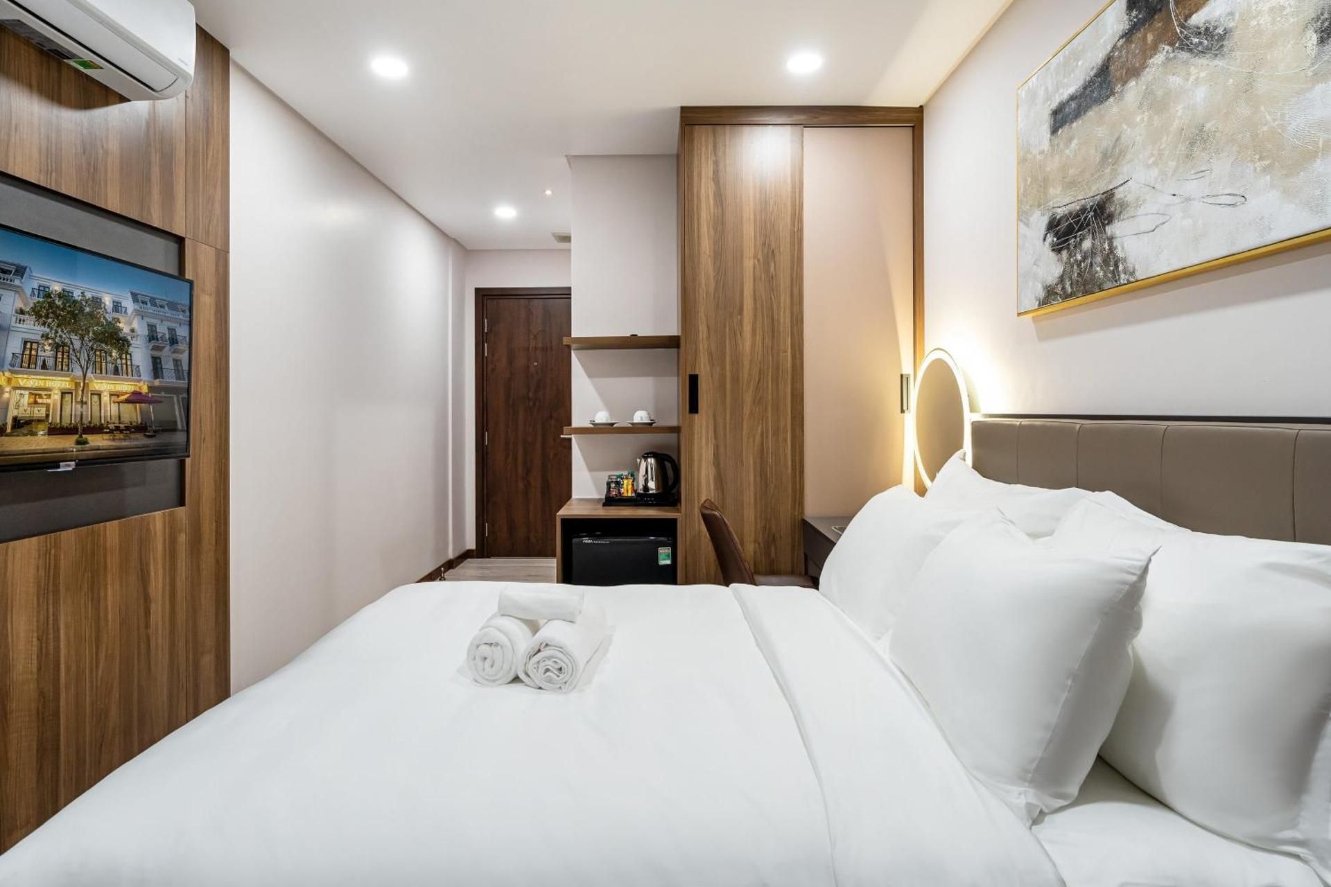 Superior - 1 Queen Bed