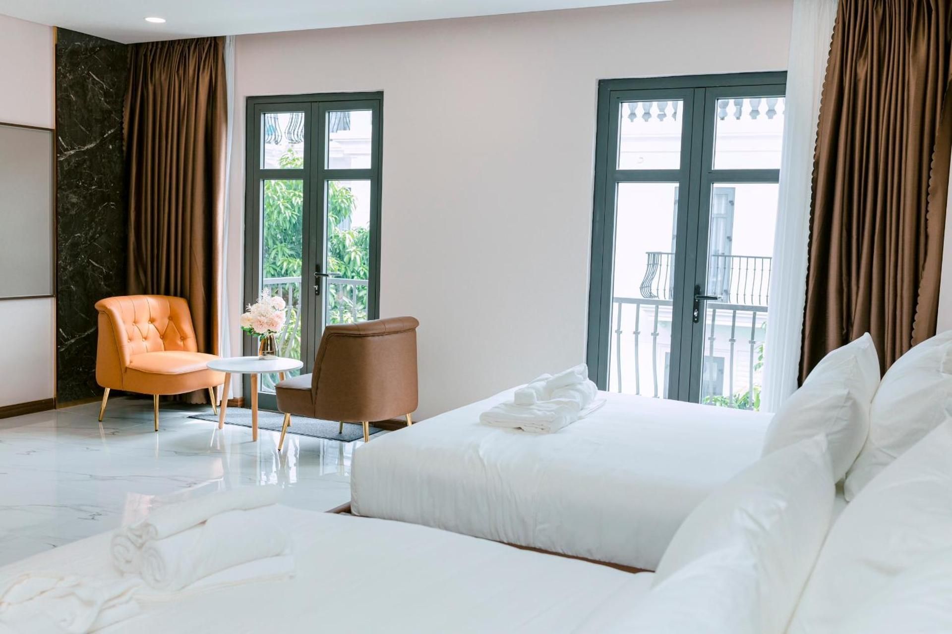 VIN HOTEL Quadruple Room with Balcony 2