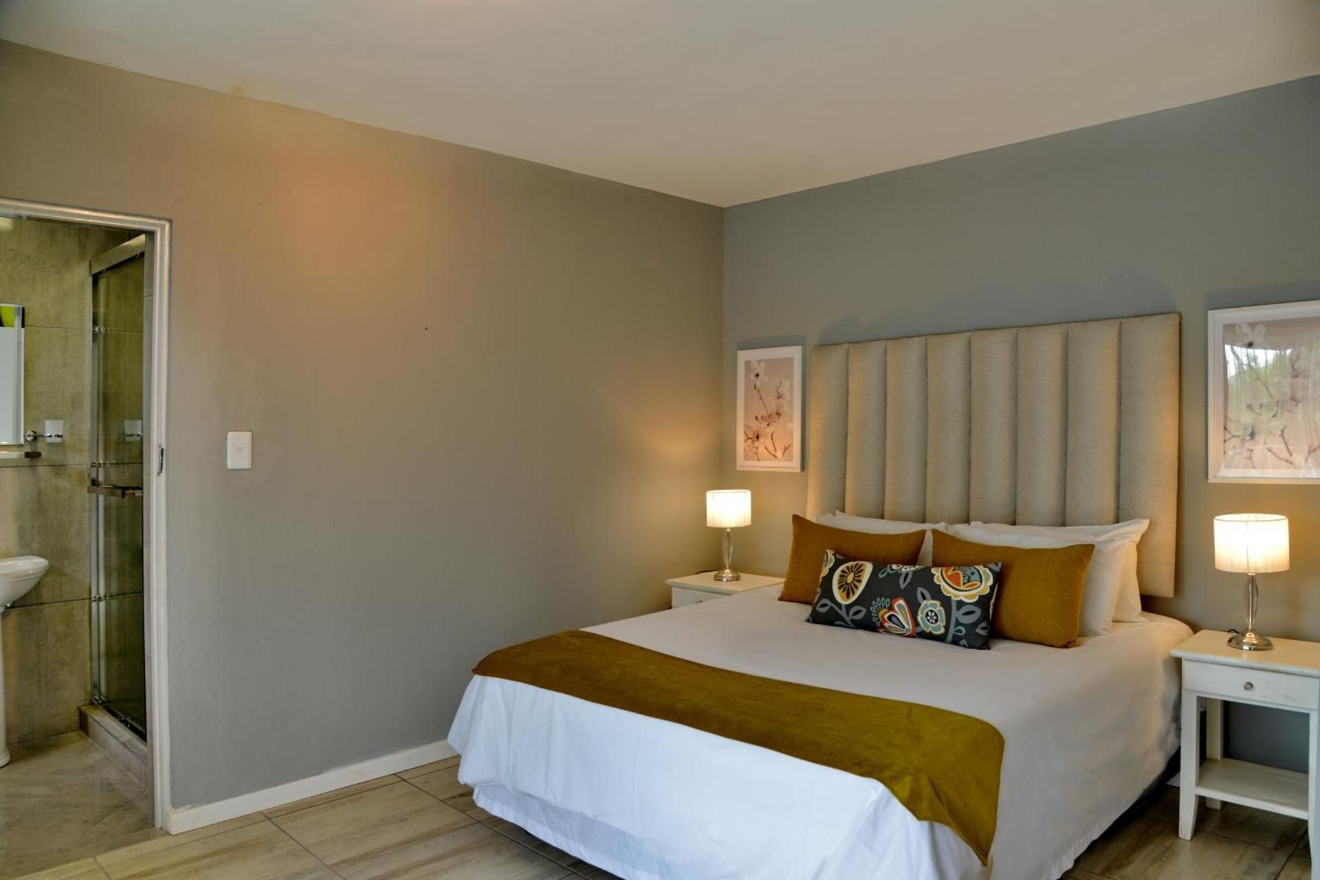 The Shore House Standard Queen Room