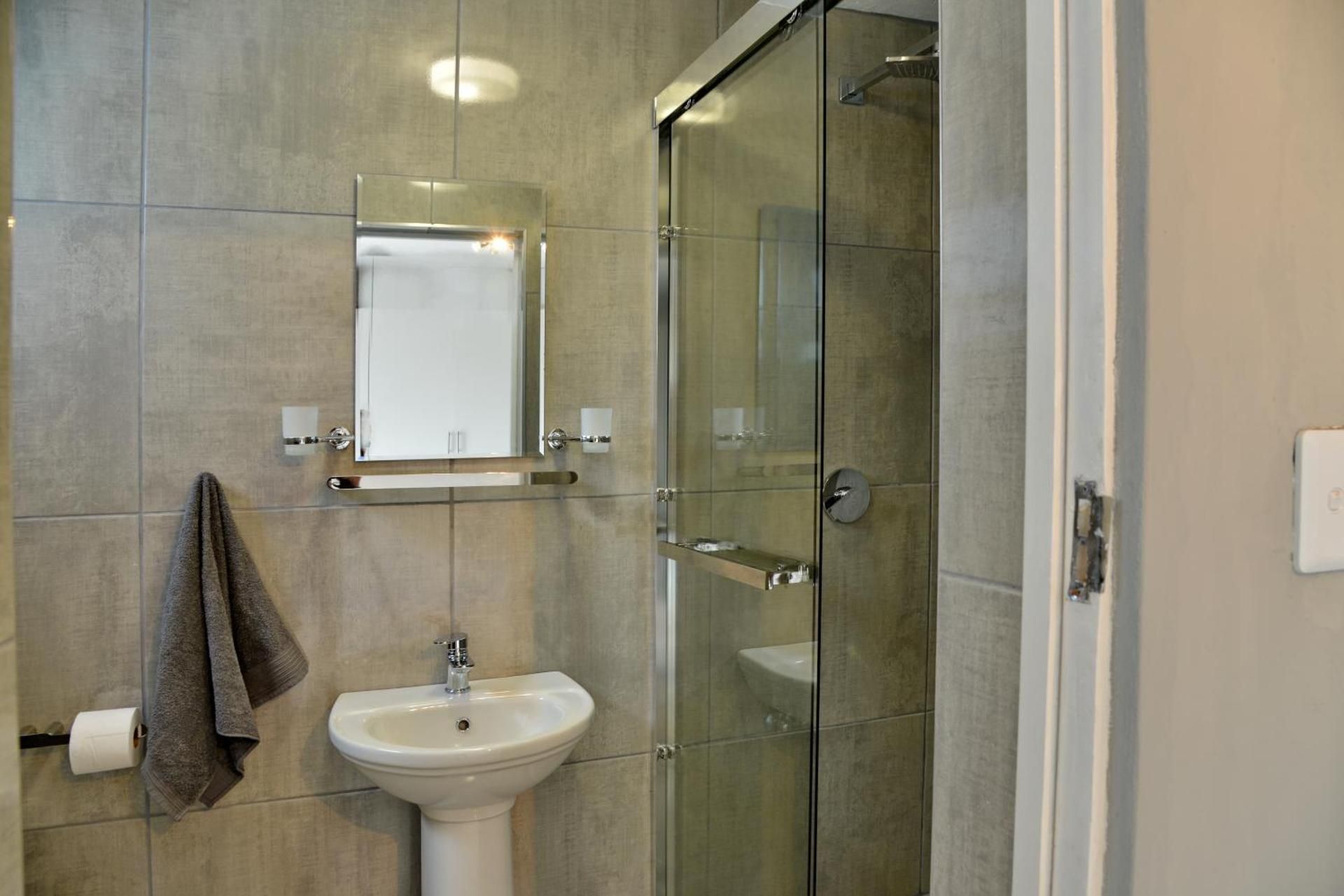 The Shore House Standard Queen Room 2