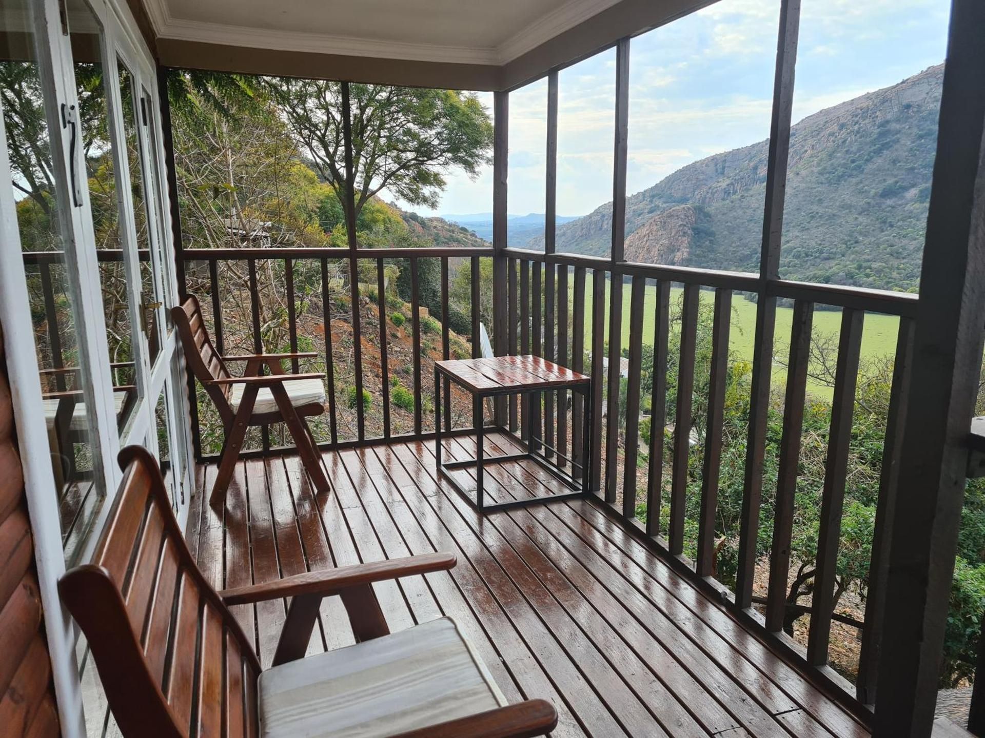 Cabin with Dam View
