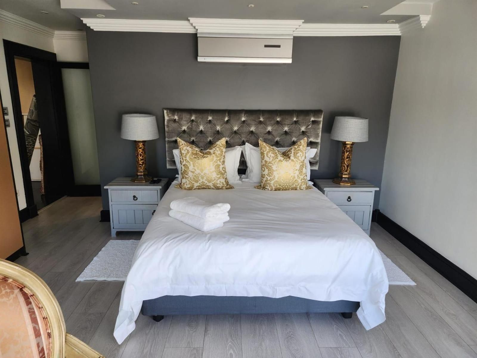 Luxury Queen Room