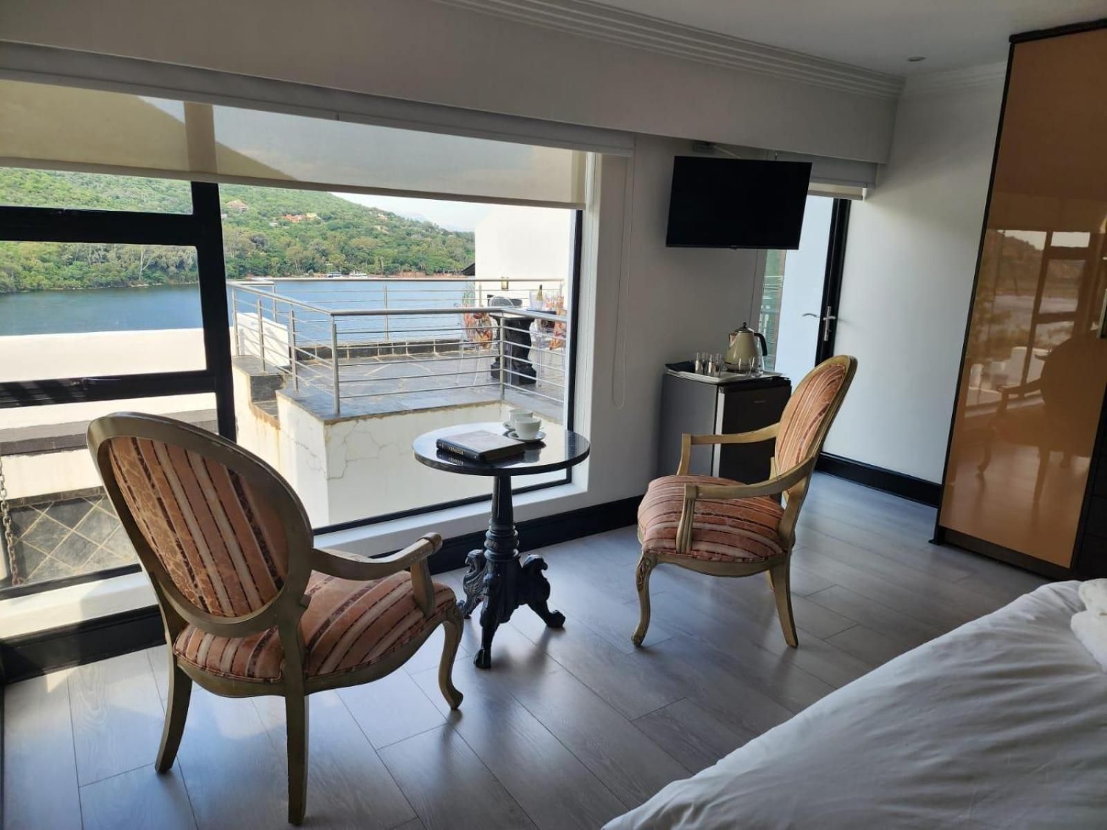 Luxury Queen Room