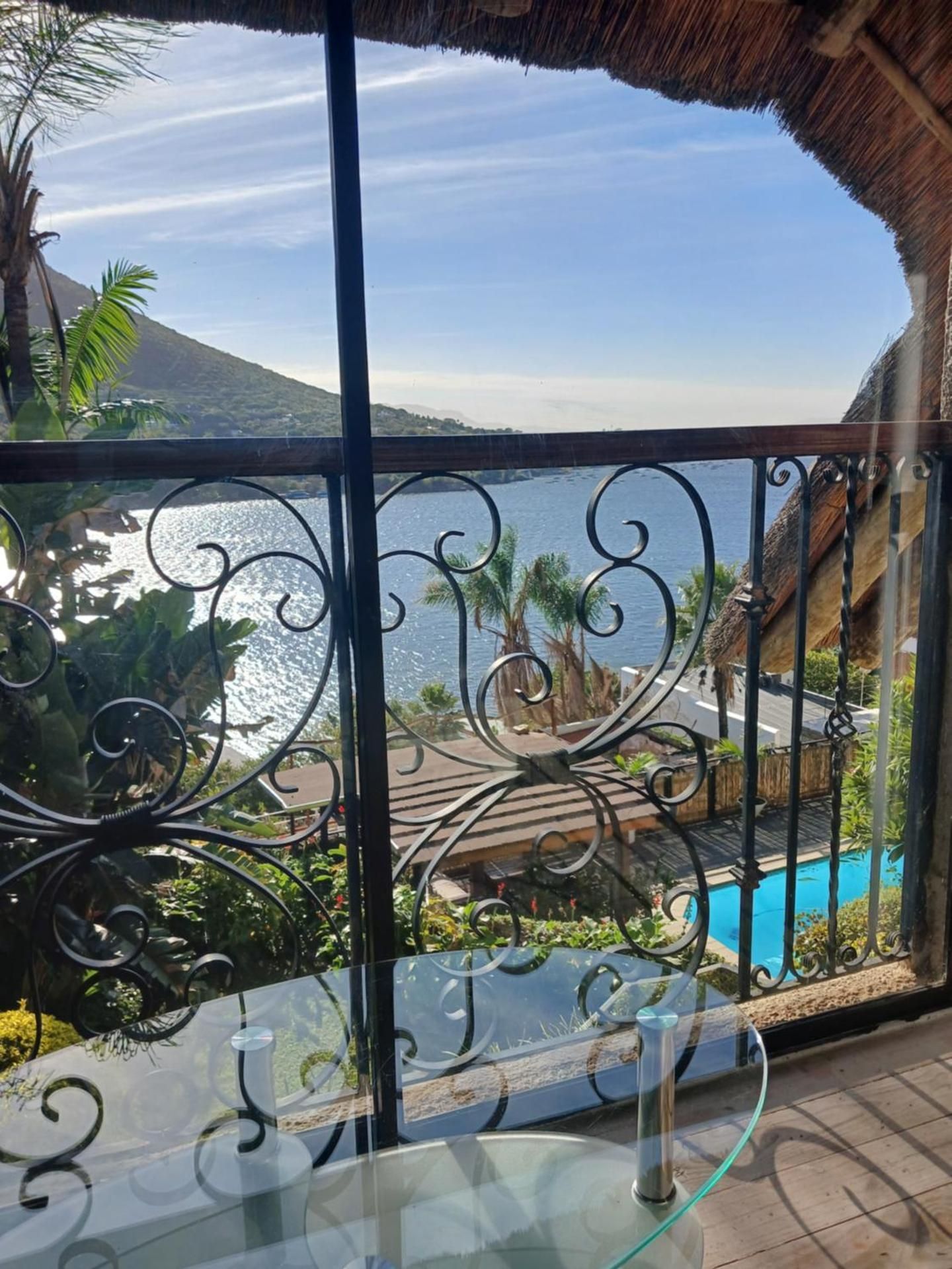 Queen Room with Pool and Dam View