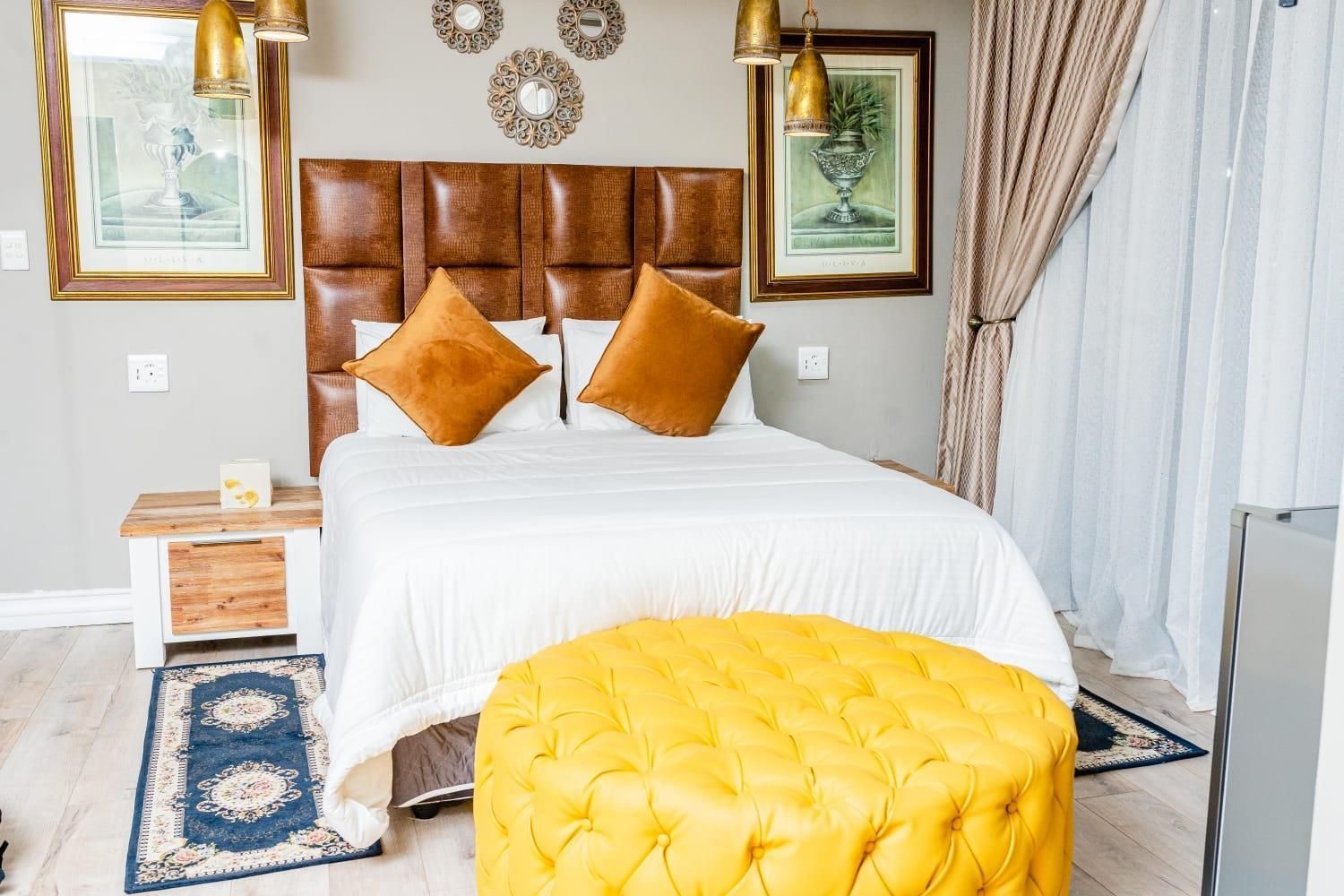 Deluxe Double Room with Side Sea View
