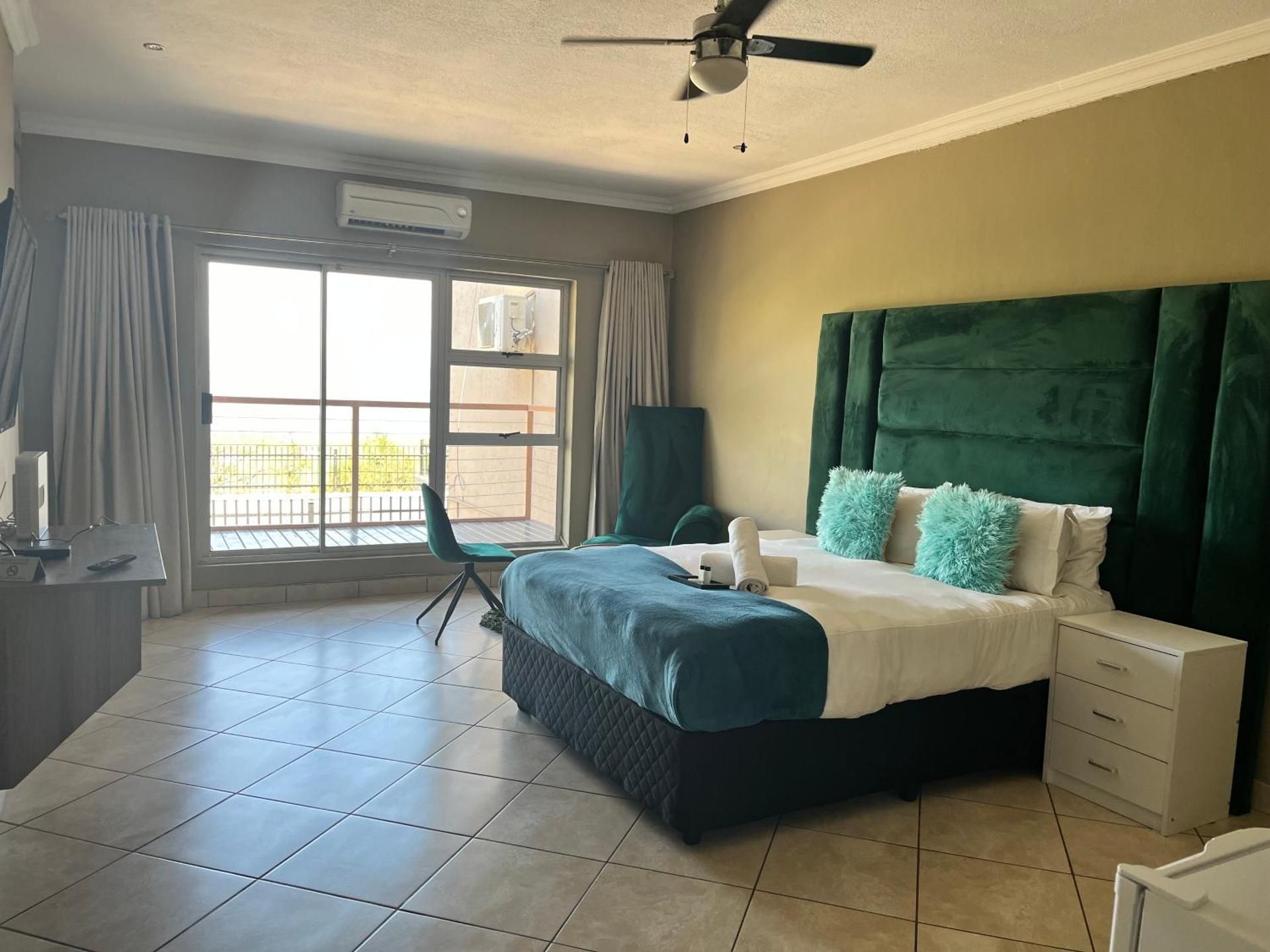 Queen Room with Pool View
