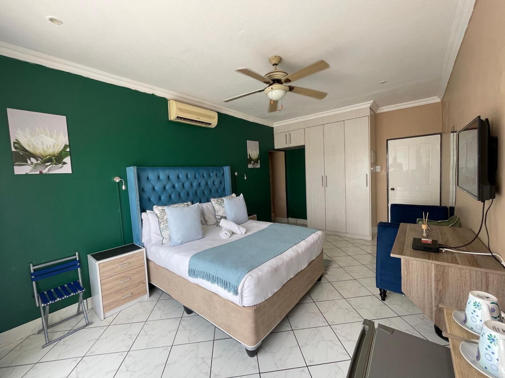 Standard Queen Room