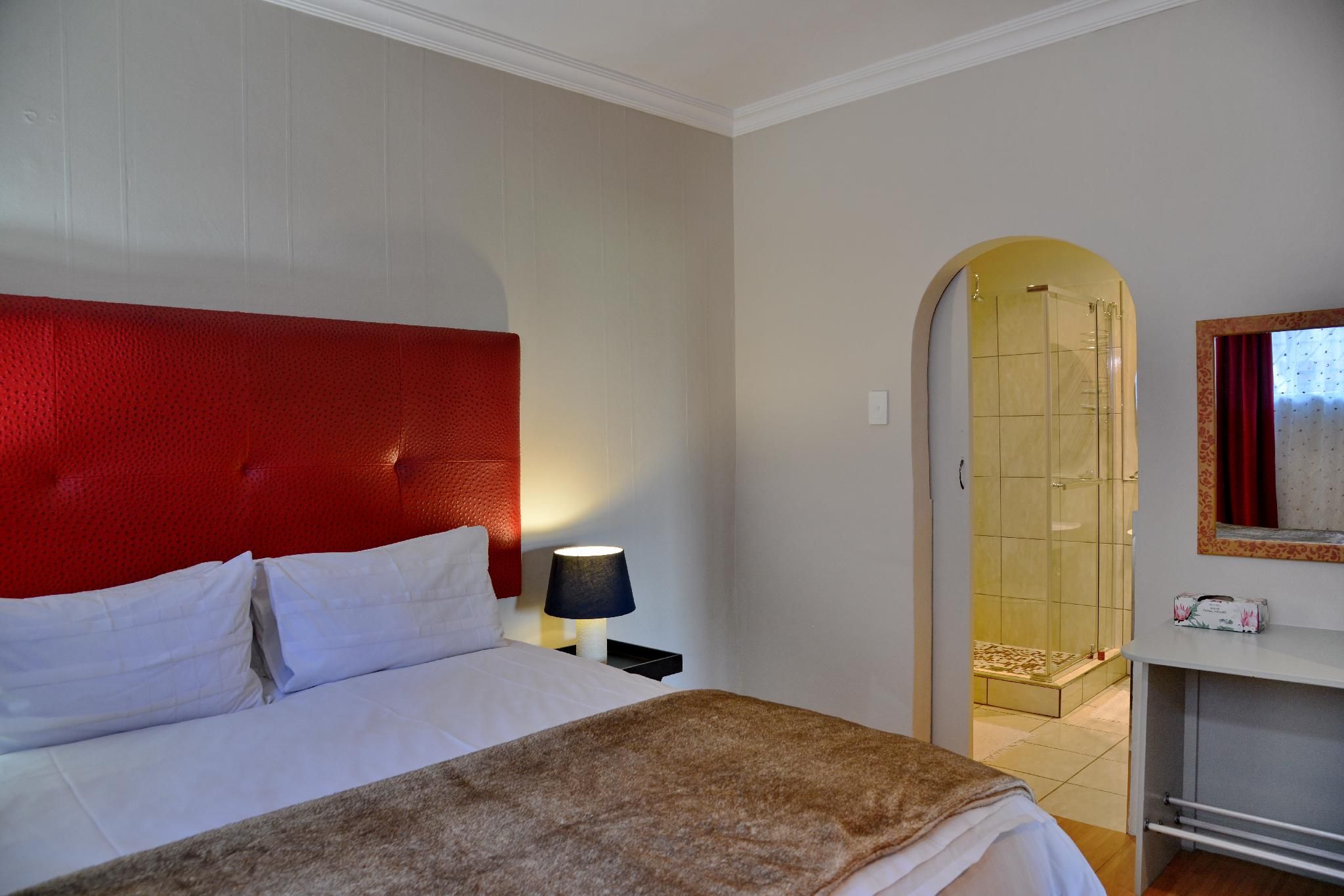 Annie's Boutique Guesthouse and Garden Spa Deluxe Queen 3