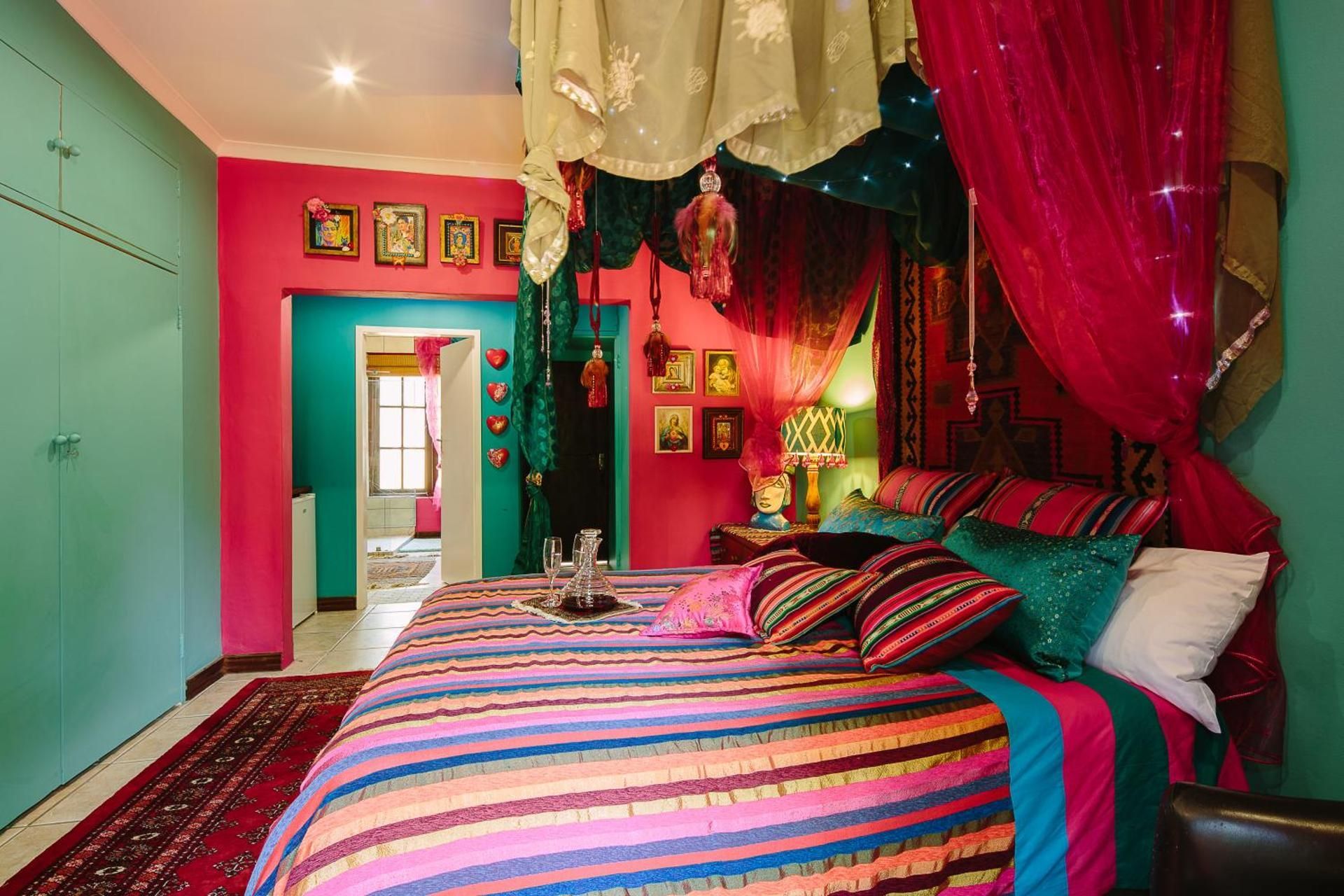 The Art Guesthouse Deluxe Queen Room 2