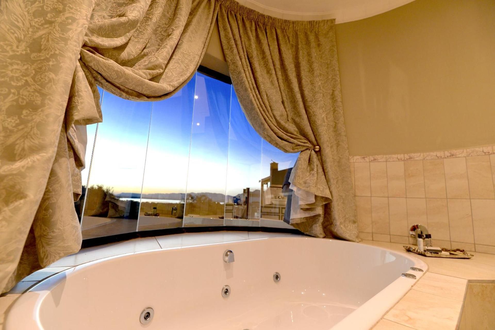 Queen Room with Spa Bath