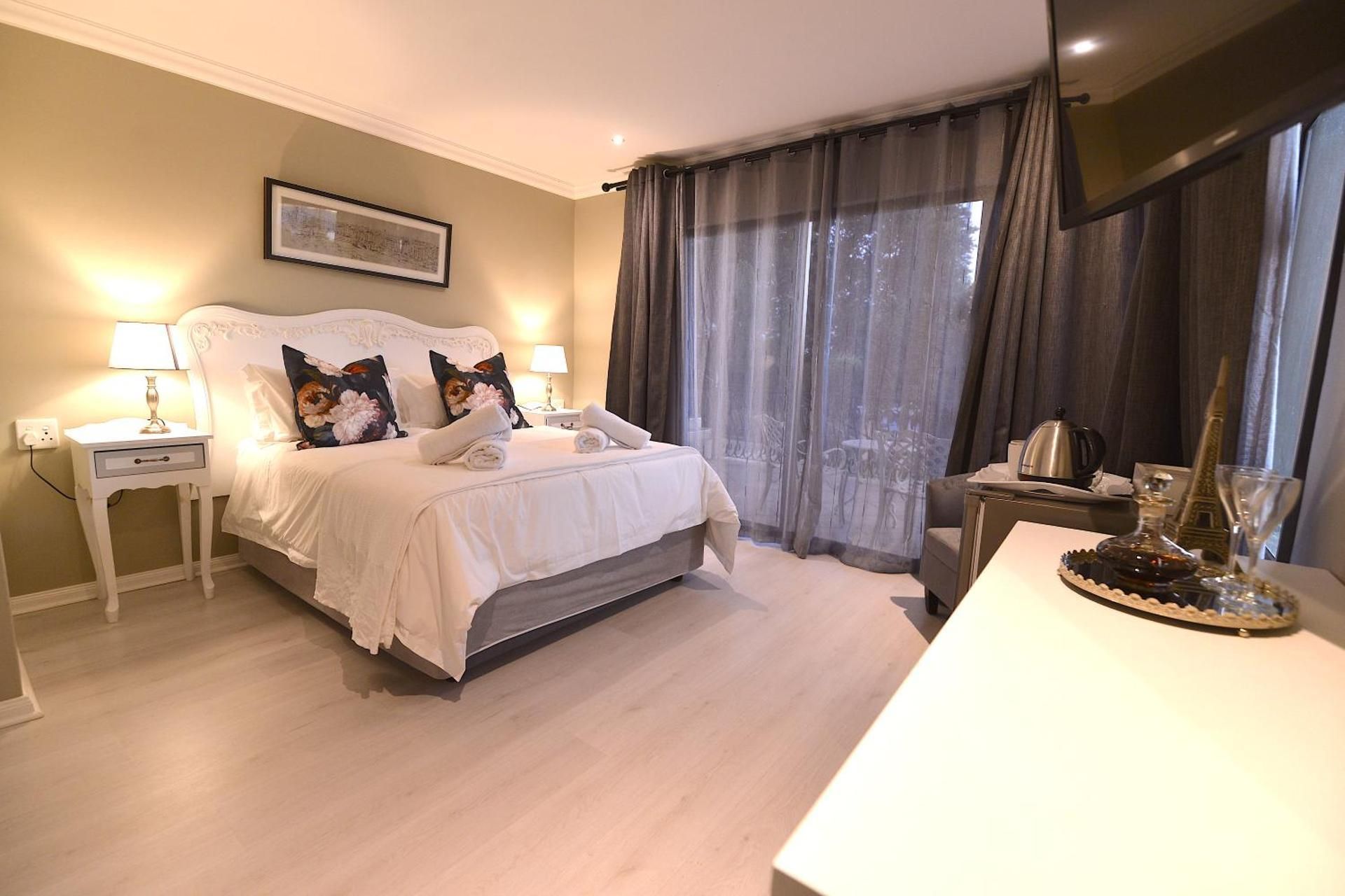 Queen Room with Spa Bath