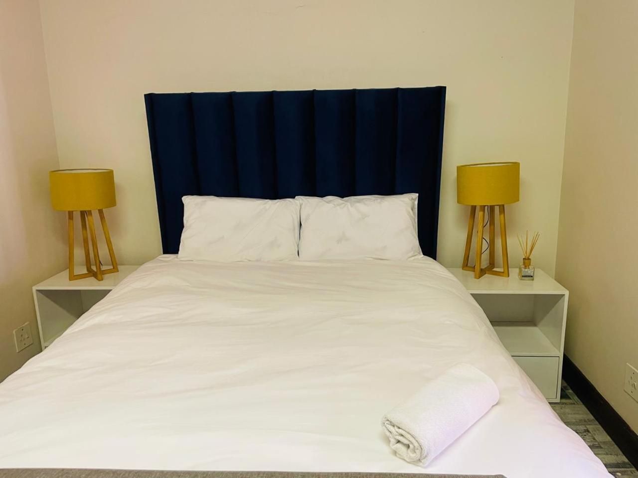 Deluxe Queen Suite