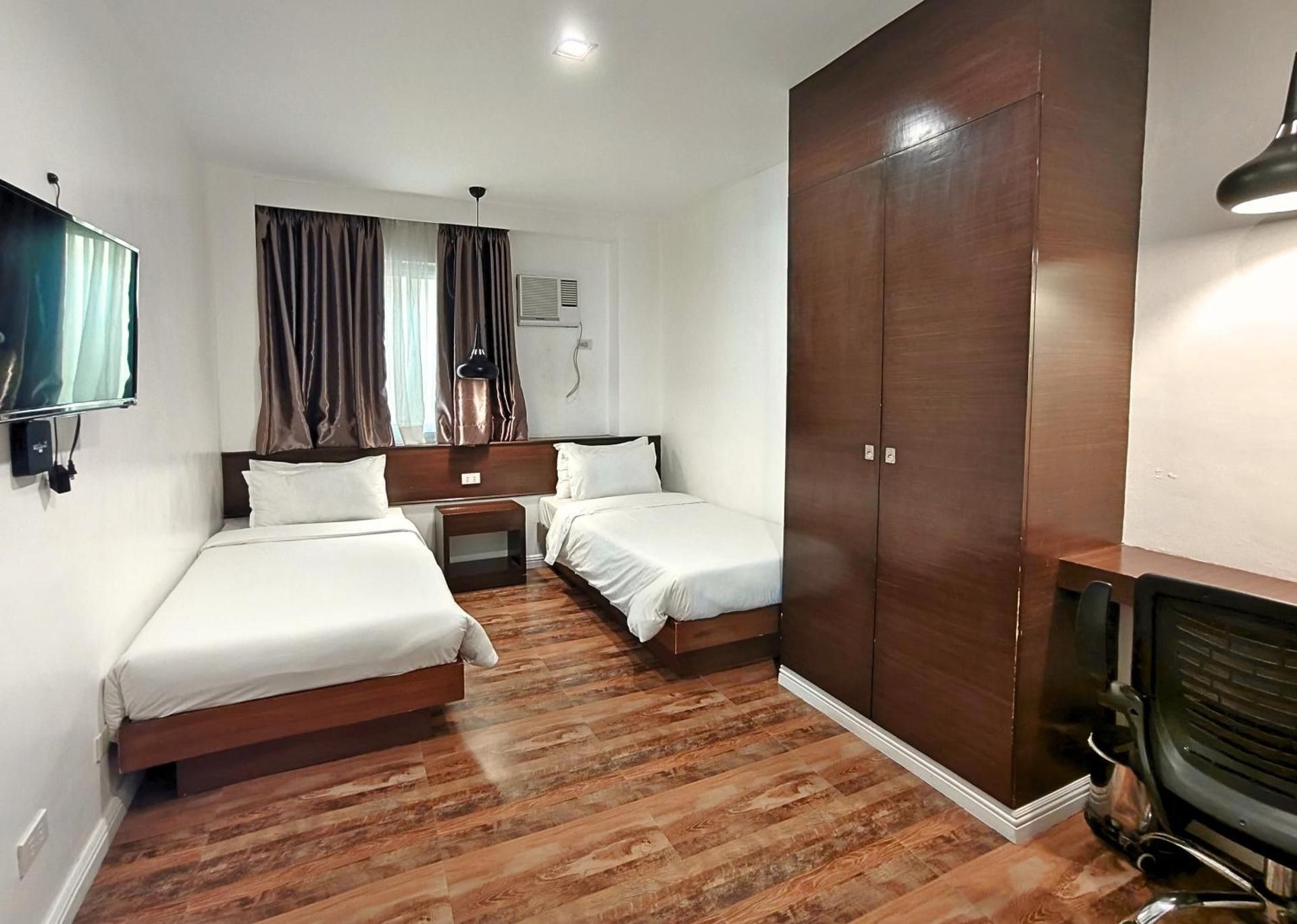 Standard Queen Room