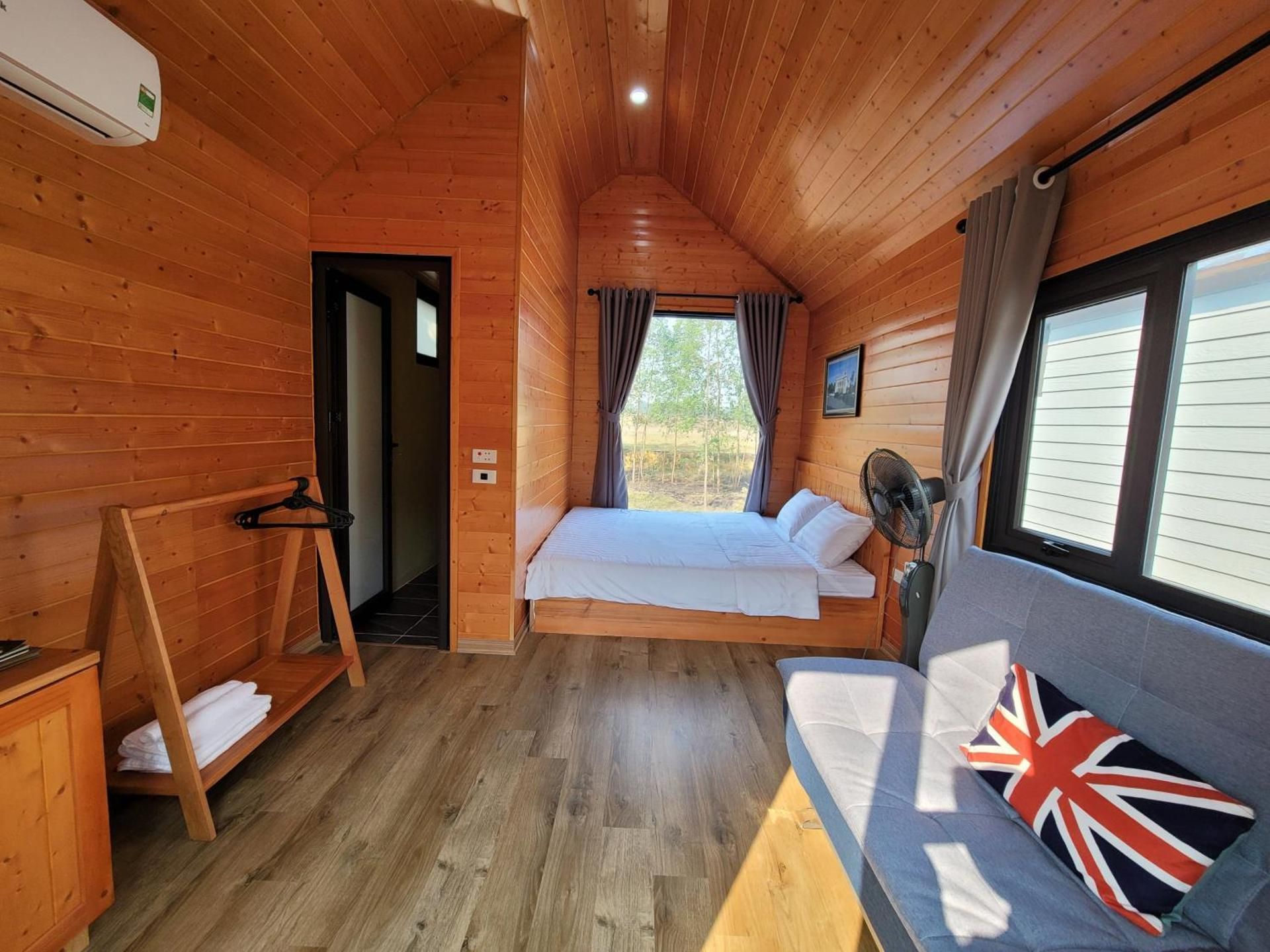 Truc An Village  Waterfront Bungalow