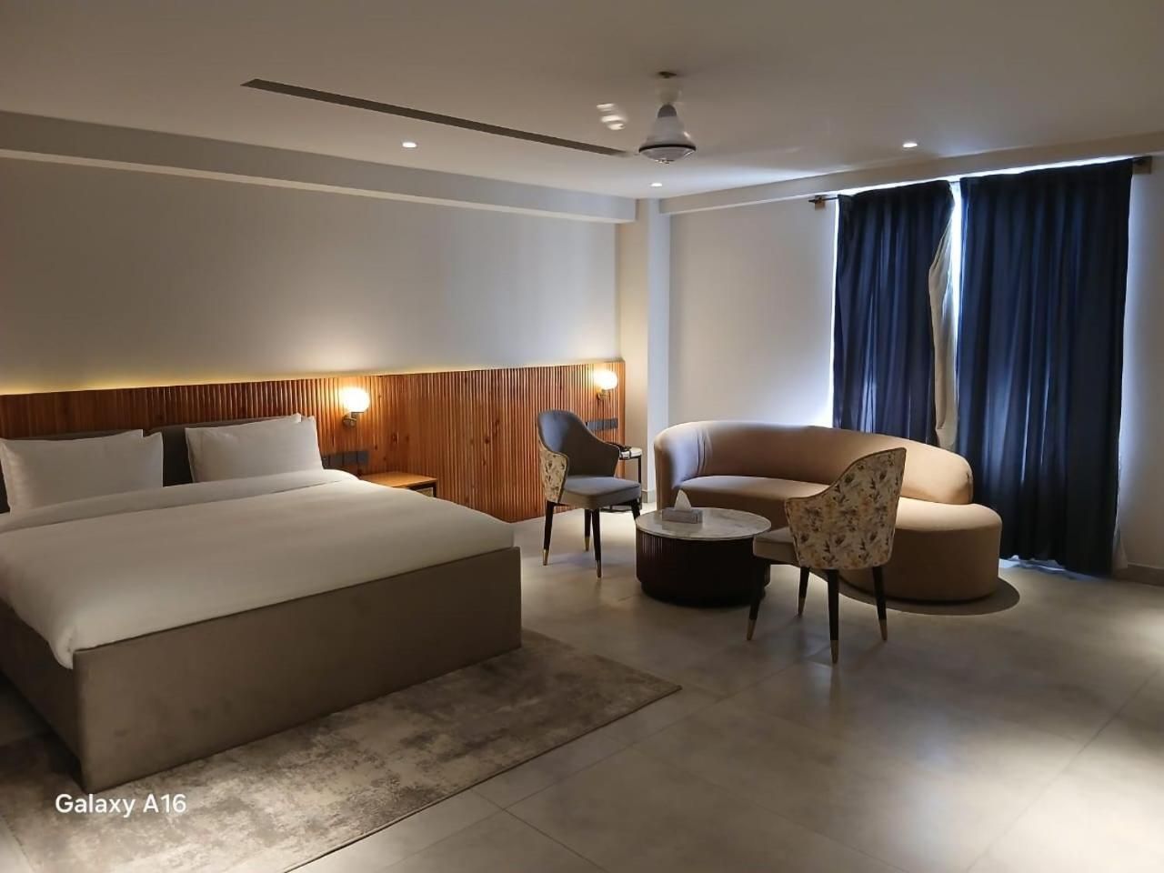 Deluxe Double Room (2 Adults + 1 Child)