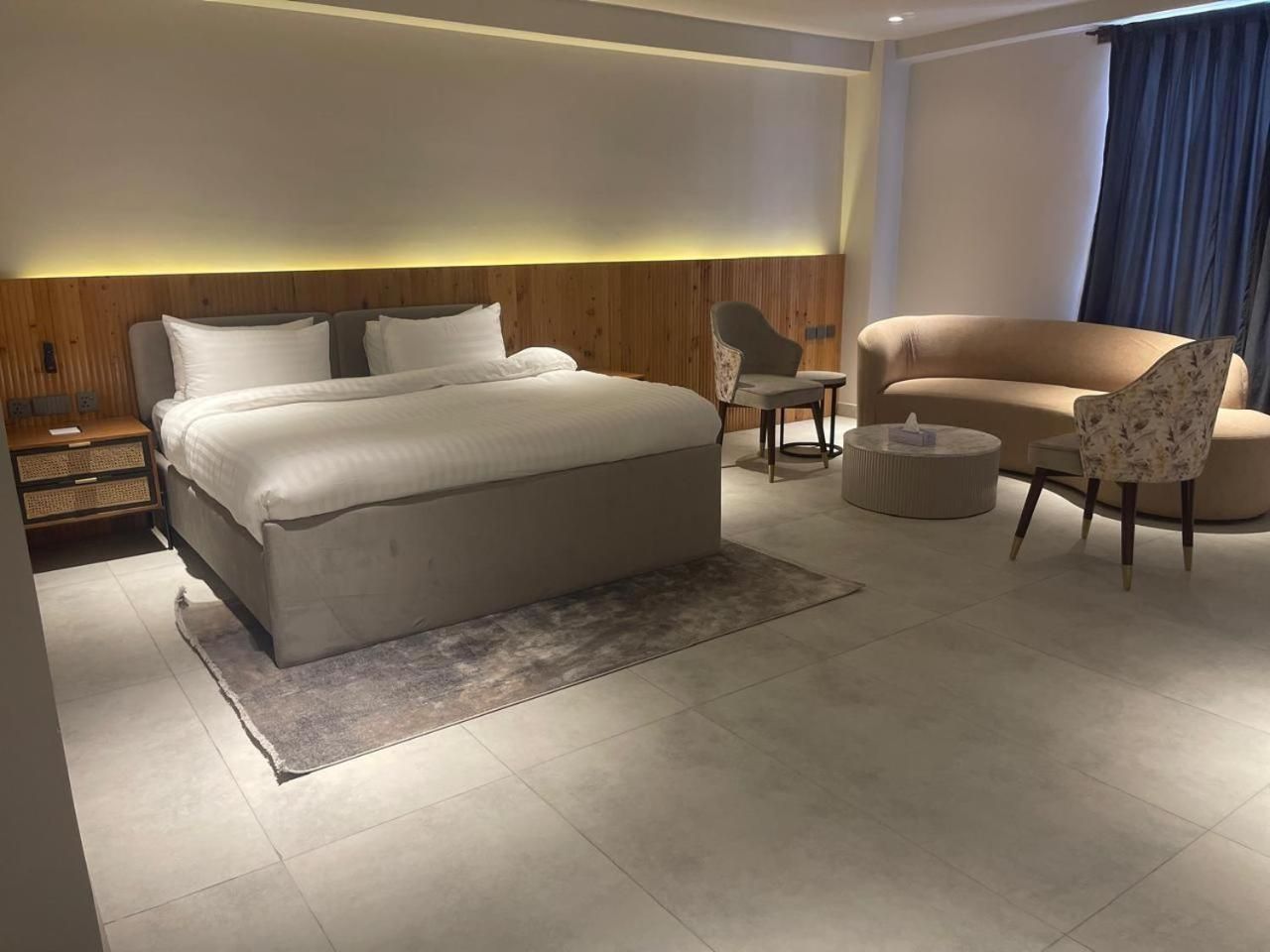Deluxe Double Room (2 Adults + 1 Child)